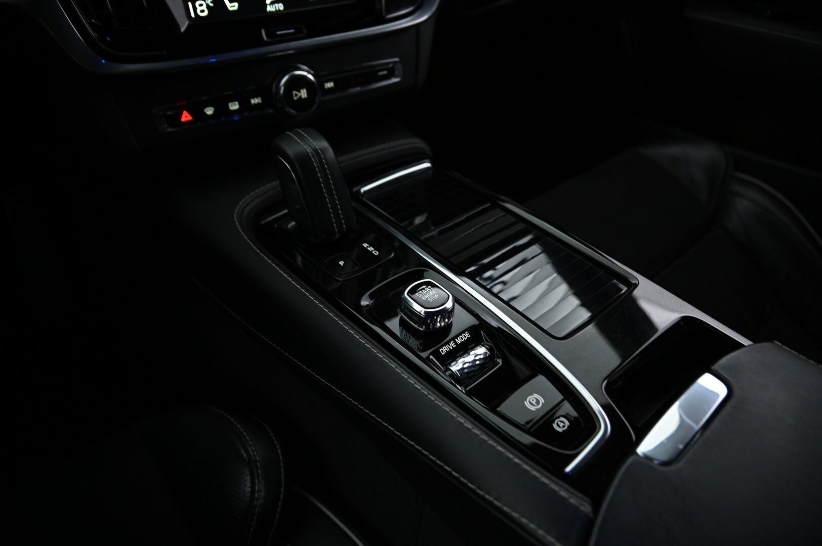 Volvo S90 2021 10.4 KWh T8 AWD Twin Engine R-Design *Facelift / Webasto / Muistipenkit / VOC / Pilot assist / Adapt. LED / P. kamera - 3,99 % KORKOTARJOUS TÄHÄN AUTOON 31.8. ASTI! - R-Design sisä ja ulkopaketti! Kovat varusteet!