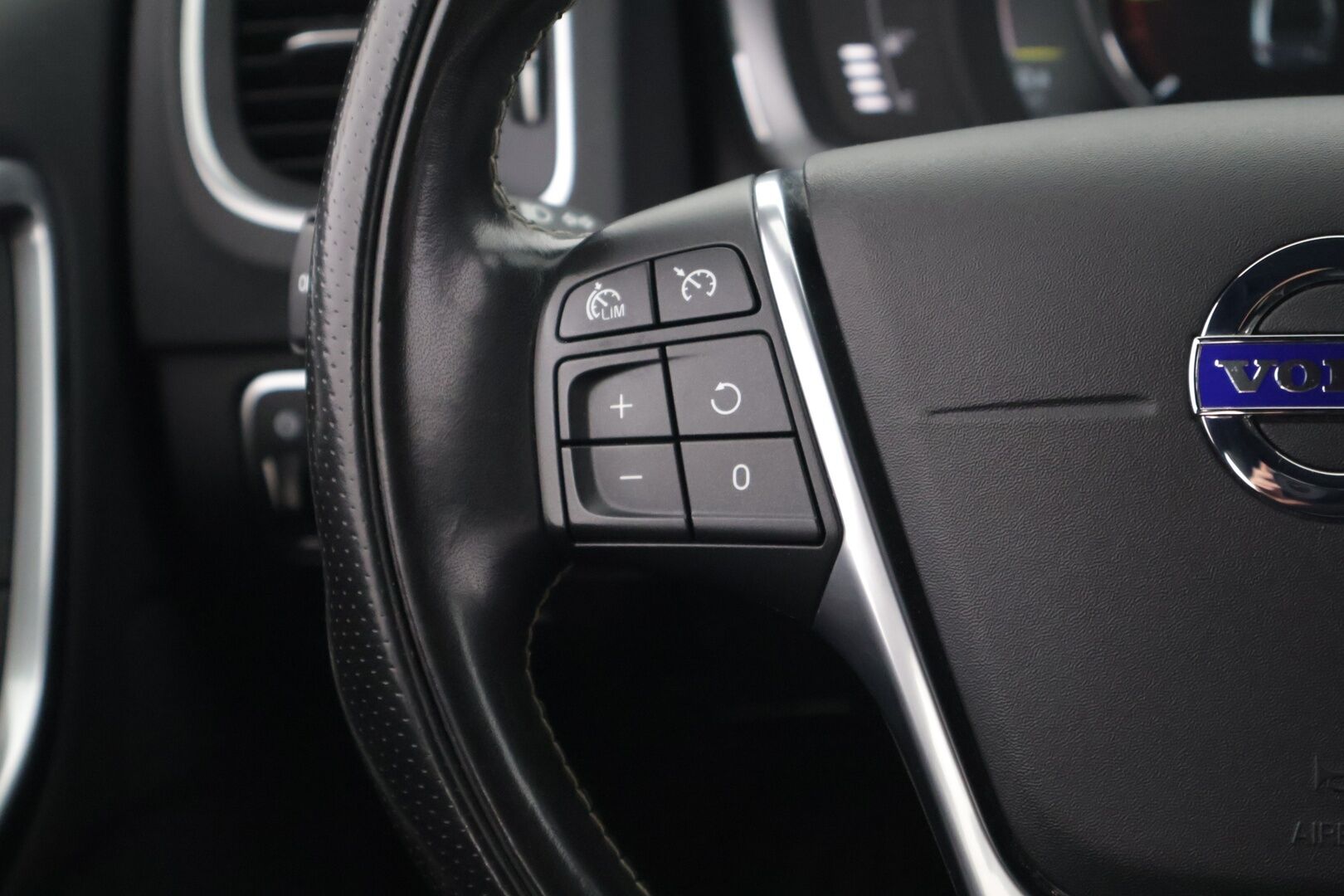 Volvo S60 2017 D5 Business R-Design aut - ** Webasto / Läm. tuulilasi / High Performance Audio / Koukku **