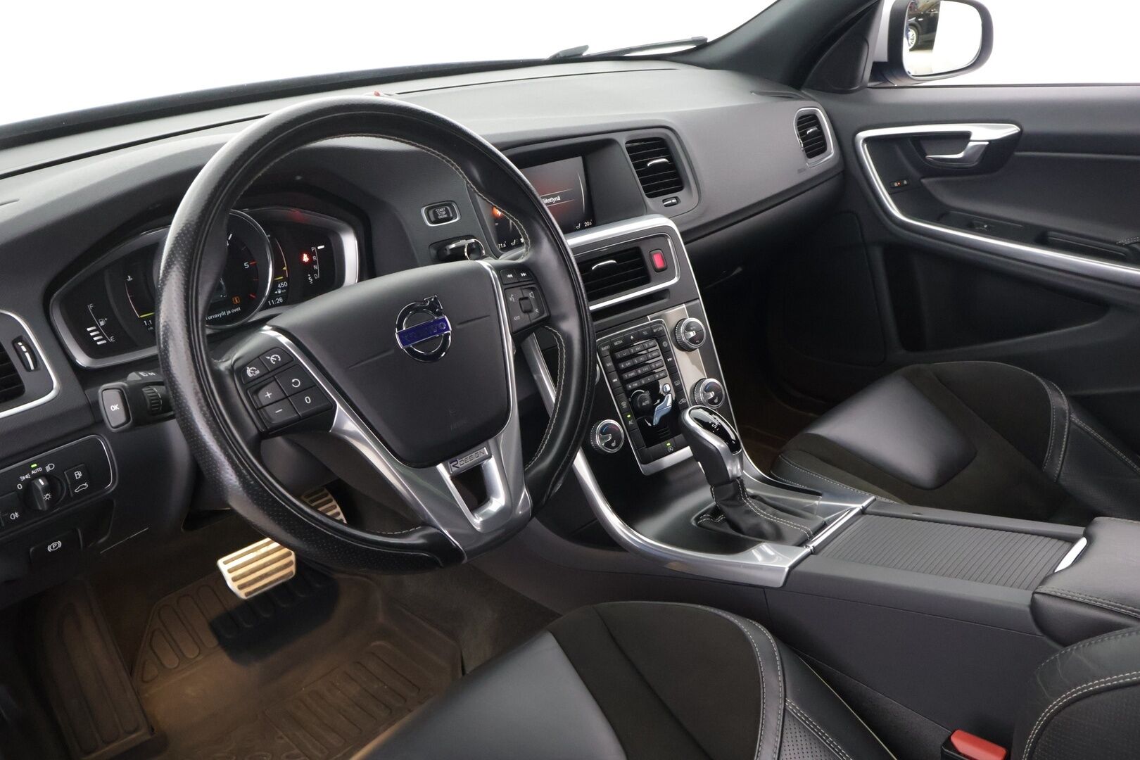 Volvo S60 2017 D5 Business R-Design aut - ** Webasto / Läm. tuulilasi / High Performance Audio / Koukku **