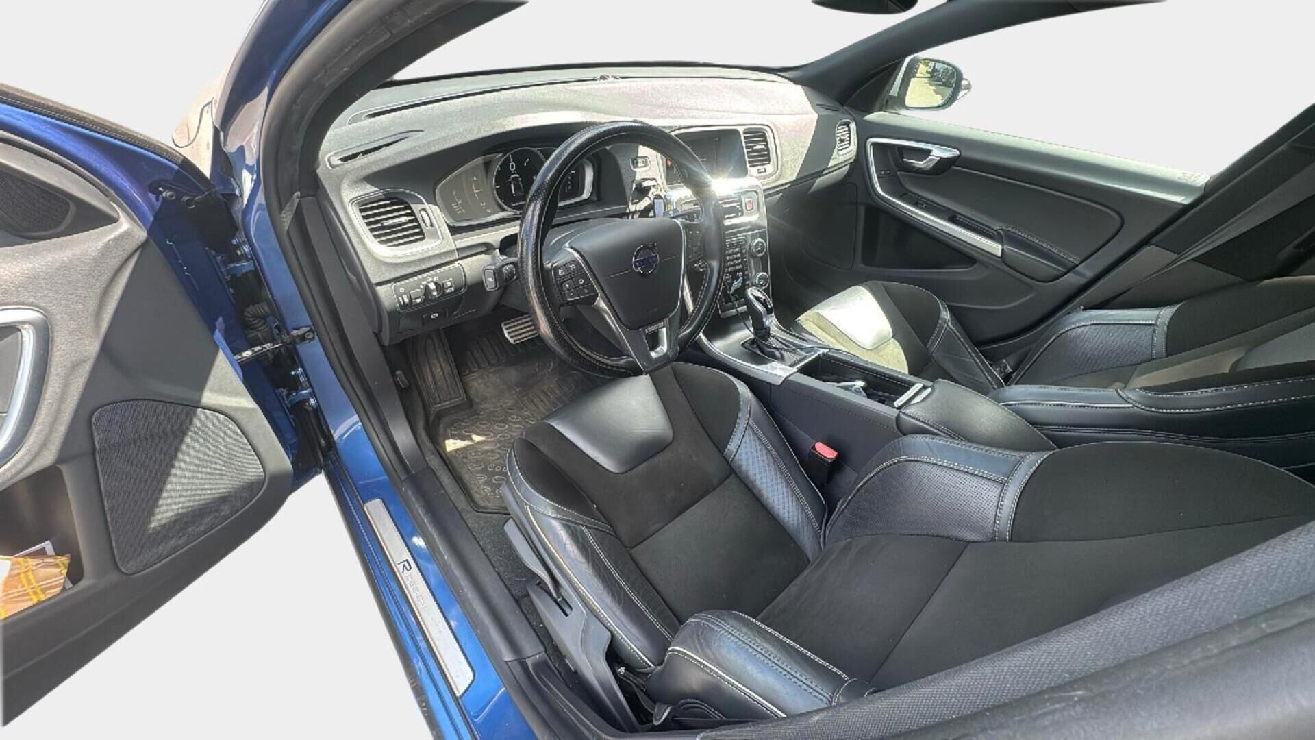 Volvo S60 2017 D5 Business R-Design aut - ** Webasto / Läm. tuulilasi / High Performance Audio / Koukku **