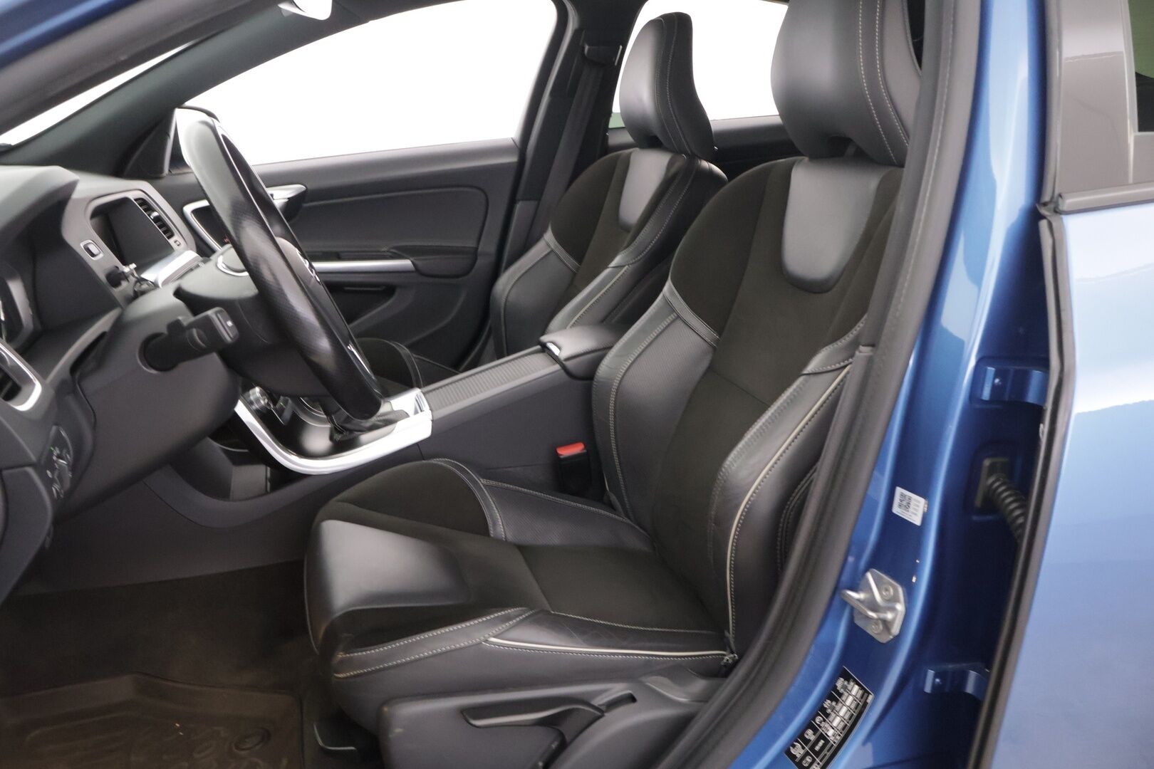 Volvo S60 2017 D5 Business R-Design aut - ** Webasto / Läm. tuulilasi / High Performance Audio / Koukku **