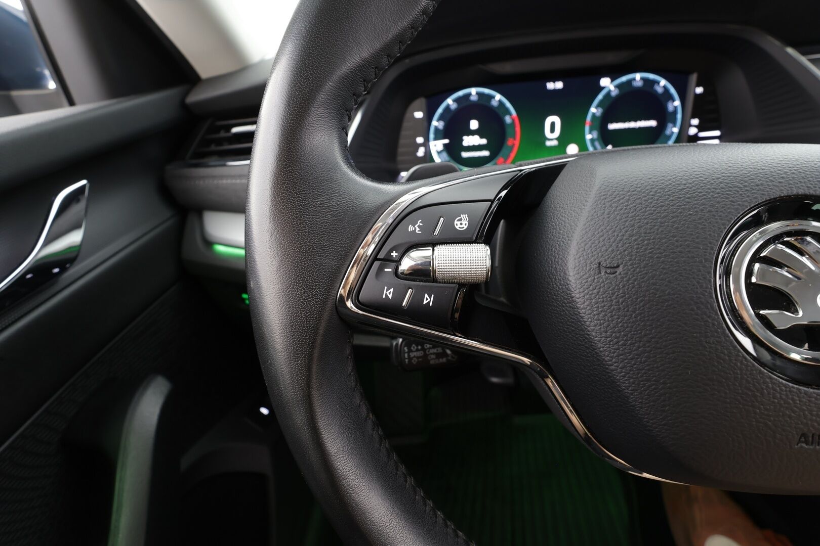 Skoda Octavia 2022 Combi 1.5 TSI Style eTEC DSG Autom. - | ACC | Webasto | Skoda Crystal Matrix LED | Ratinlämmitys | P.Kamera  | Digimittaristo | Suomi-auto | Kahdet Renkaat | Merkkihuollettu |