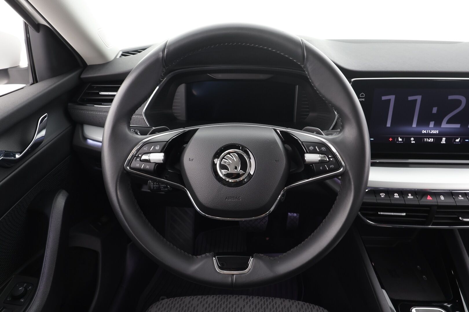 Skoda Octavia 2022 Combi 1.5 TSI Style eTEC DSG * Webasto / ACC / Matrix-LED / P.kamera / Navi / Kaistavahti / Keyless * - 1-om Suomi-auto / Kahdet renkaat