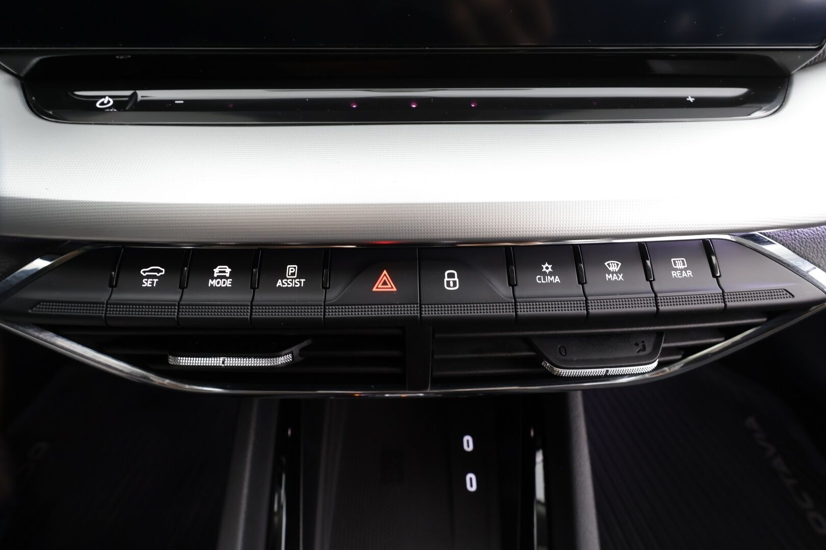 Skoda Octavia 2022 Combi 1.5 TSI Style eTEC DSG * Webasto / ACC / Matrix-LED / P.kamera / Navi / Kaistavahti / Keyless * - 1-om Suomi-auto / Kahdet renkaat