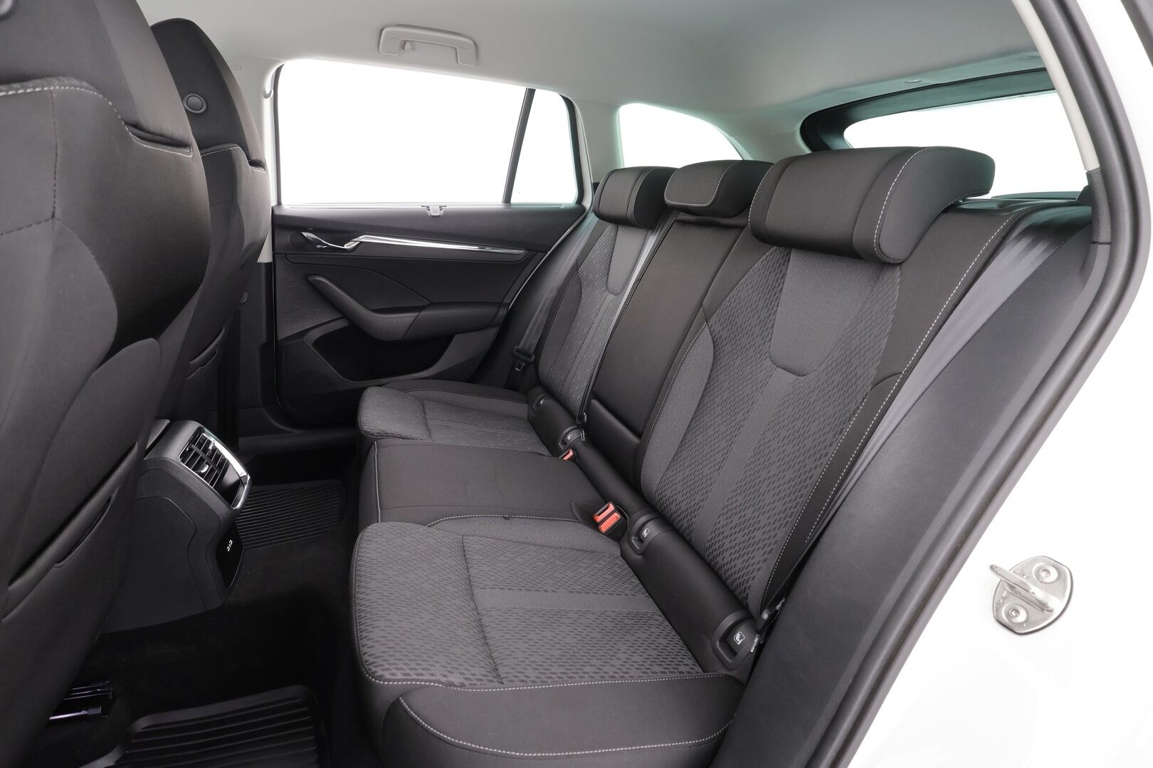 Skoda Octavia 2022 Combi 1.5 TSI Style eTEC DSG * Webasto / ACC / Matrix-LED / P.kamera / Navi / Kaistavahti / Keyless * - 1-om Suomi-auto / Kahdet renkaat