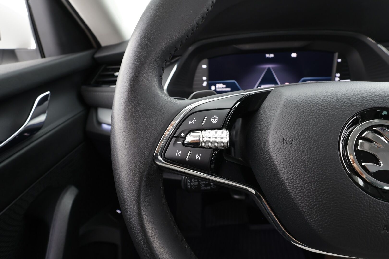 Skoda Octavia 2022 Combi 1.5 TSI Style eTEC DSG * Webasto / ACC / Matrix-LED / P.kamera / Navi / Kaistavahti / Keyless * - 1-om Suomi-auto / Kahdet renkaat