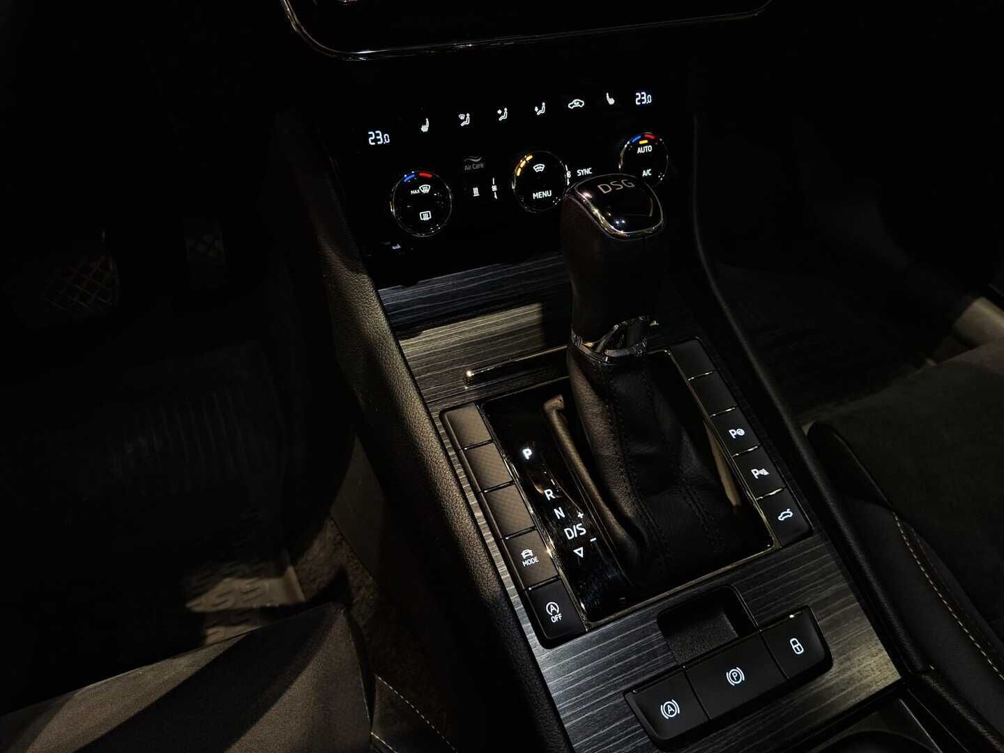 Skoda Superb 2021 1,5 TSI ACT Style DSG Autom. ** Juuri tullut! / Webasto / Koukku / Facelift! / Kamera / Navi / Muistipenkki / Canton ** - Upeasssa kunnossa oleva hyvin huollettu tilaihme! Molemmat rengassarjat todella hyvässä kunnossa, huollettu todella hyvin! 