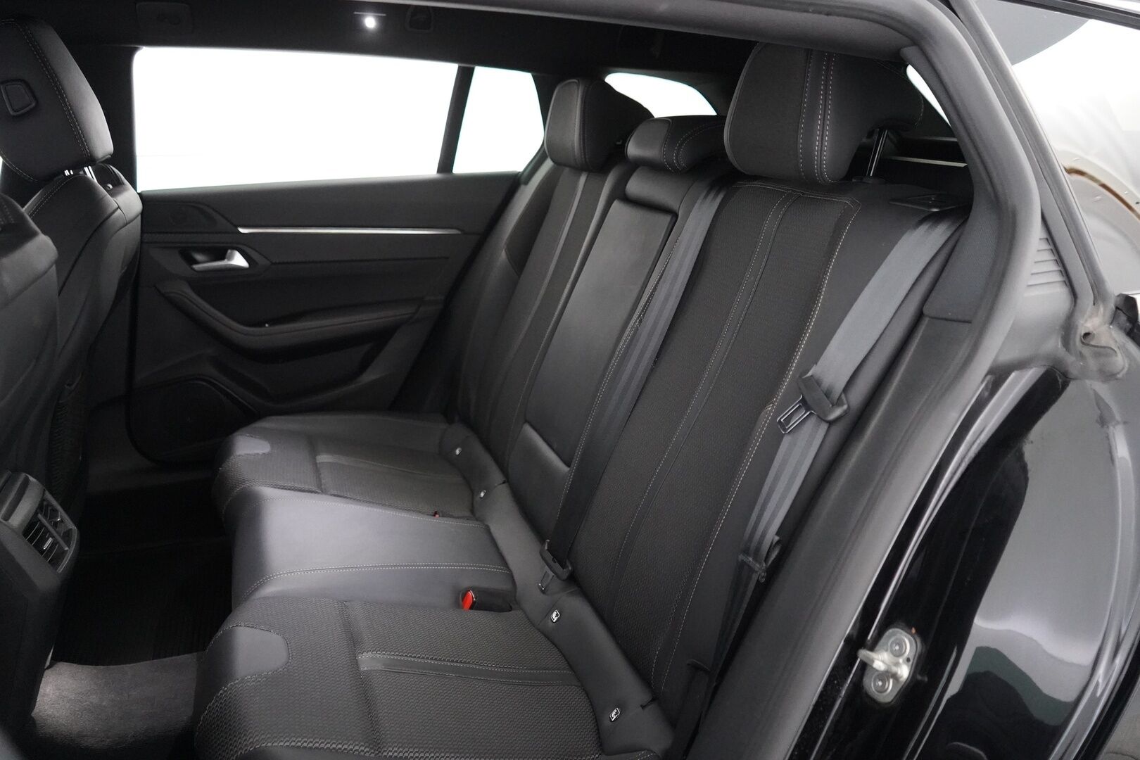 Peugeot 508 2020 SW GT Hybrid 225 EAT8-aut *Keyless / Tutkat / LED / Ambient / Sporttipenkit* - Kahdet renkaat vanteilla / Merkkihuollettu / GT LINE!