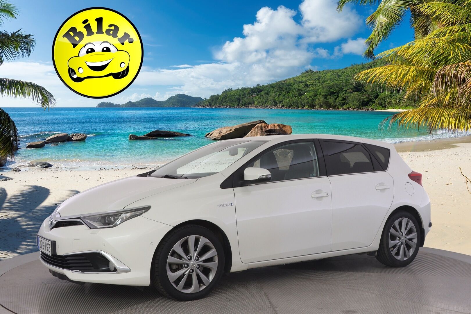 Toyota Auris 2016 1,8 Hybrid Active - Helmiäisväri! | P.kamera | Navigointi | Keyless | Puolinahkasisusta | 2x renkaat vanteilla | LED ajovalot | Facelift!