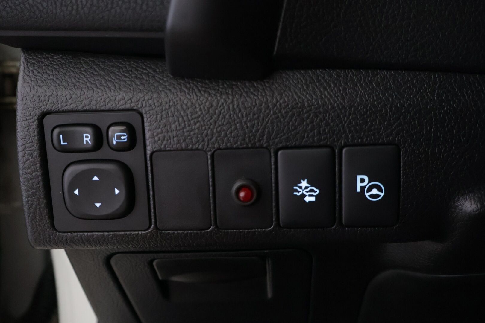 Toyota Auris 2016 1,8 Hybrid Active - Helmiäisväri! | P.kamera | Navigointi | Keyless | Puolinahkasisusta | 2x renkaat vanteilla | LED ajovalot | Facelift!