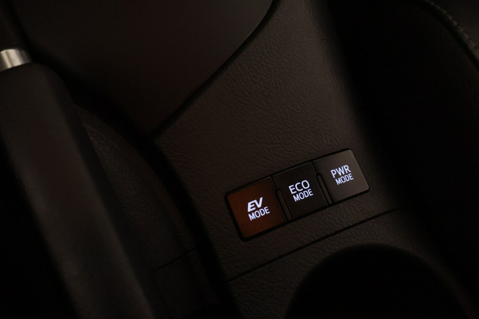 Toyota Auris 2016 1,8 Hybrid Active - Helmiäisväri! | P.kamera | Navigointi | Keyless | Puolinahkasisusta | 2x renkaat vanteilla | LED ajovalot | Facelift!