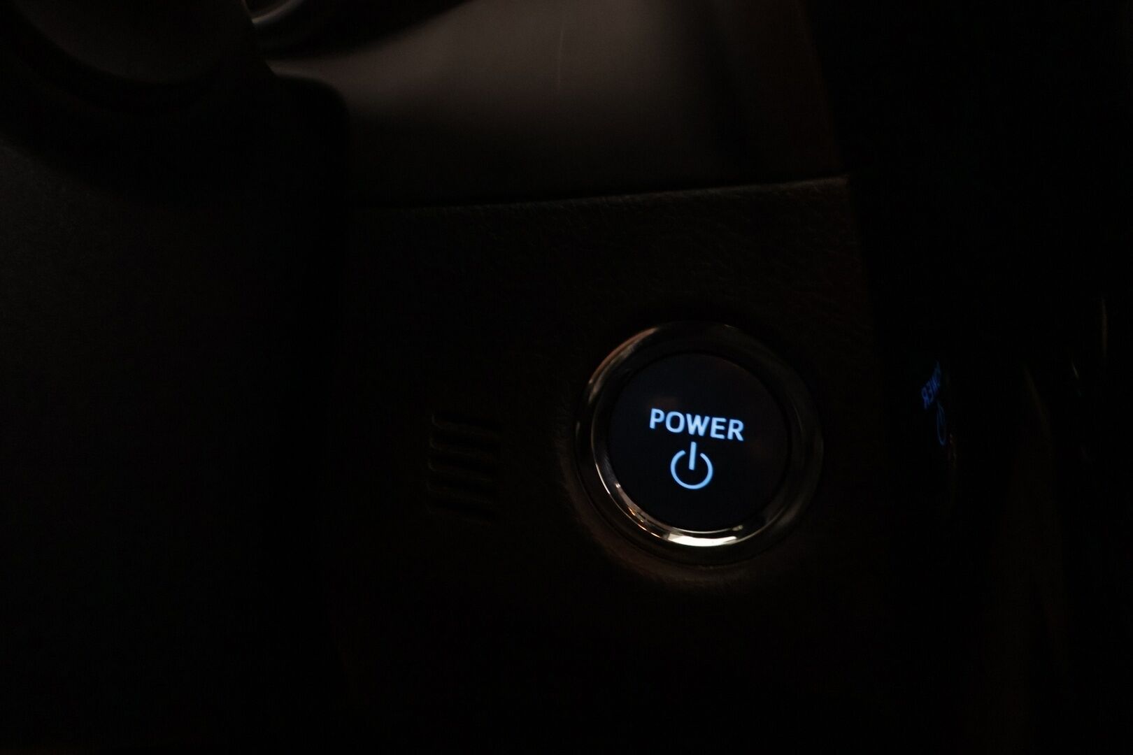 Toyota Auris 2016 1,8 Hybrid Active - Helmiäisväri! | P.kamera | Navigointi | Keyless | Puolinahkasisusta | 2x renkaat vanteilla | LED ajovalot | Facelift!