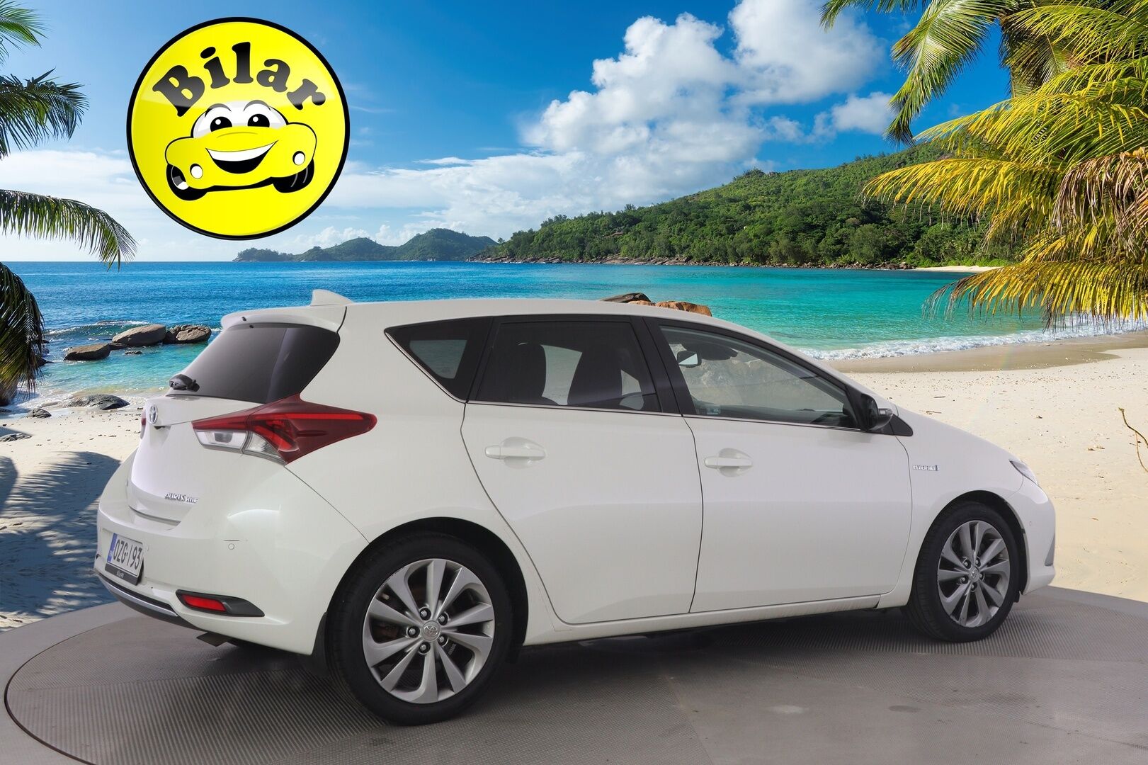 Toyota Auris 2016 1,8 Hybrid Active - Helmiäisväri! | P.kamera | Navigointi | Keyless | Puolinahkasisusta | 2x renkaat vanteilla | LED ajovalot | Facelift!