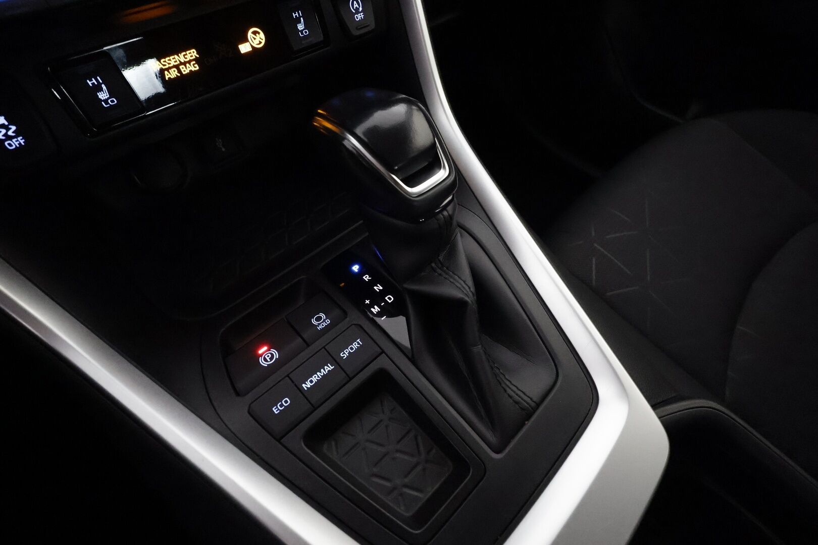 Toyota RAV4 2021 2,0 VVT-iE Business Multidrive S ** 1-Om Suomi auto / Adapt.vakkari / Koukku / P.kamera / Keyless / Apple&Android / Lohkolämmitin / Navi - 2x renkaat / Rattilämmitin 