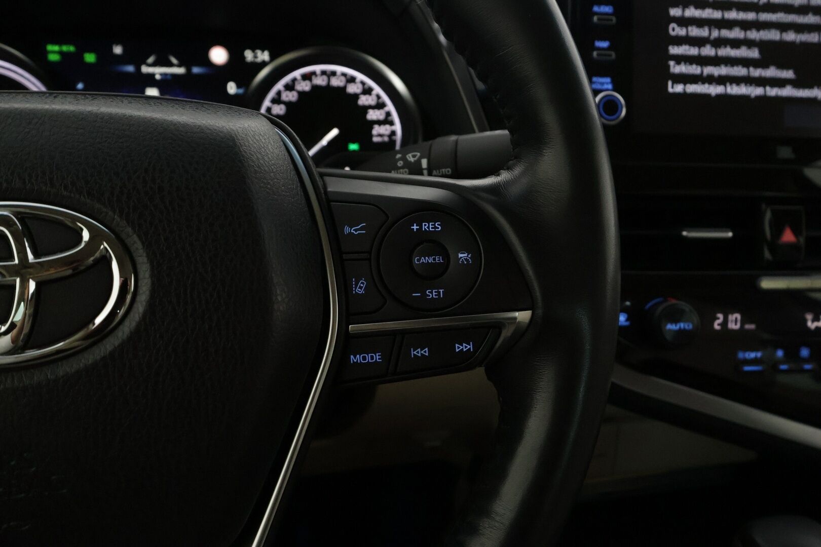 Toyota Camry 2021 2,5 Hybrid Premium - | HUD | ACC | Ilmastoitu Muistipenkki | 360 | JBL | LED | Navi | Katveavustin | Kaistavahti | Keyless | Ratinlämmitys | Facelift | 1-om Suomi-auto | Kahdet renkaat | Merkkihuollot | 