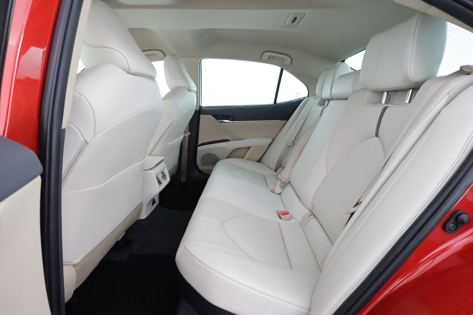 Toyota Camry 2021 2,5 Hybrid Premium - | HUD | ACC | Ilmastoitu Muistipenkki | 360 | JBL | LED | Navi | Katveavustin | Kaistavahti | Keyless | Ratinlämmitys | Facelift | 1-om Suomi-auto | Kahdet renkaat | Merkkihuollot | 