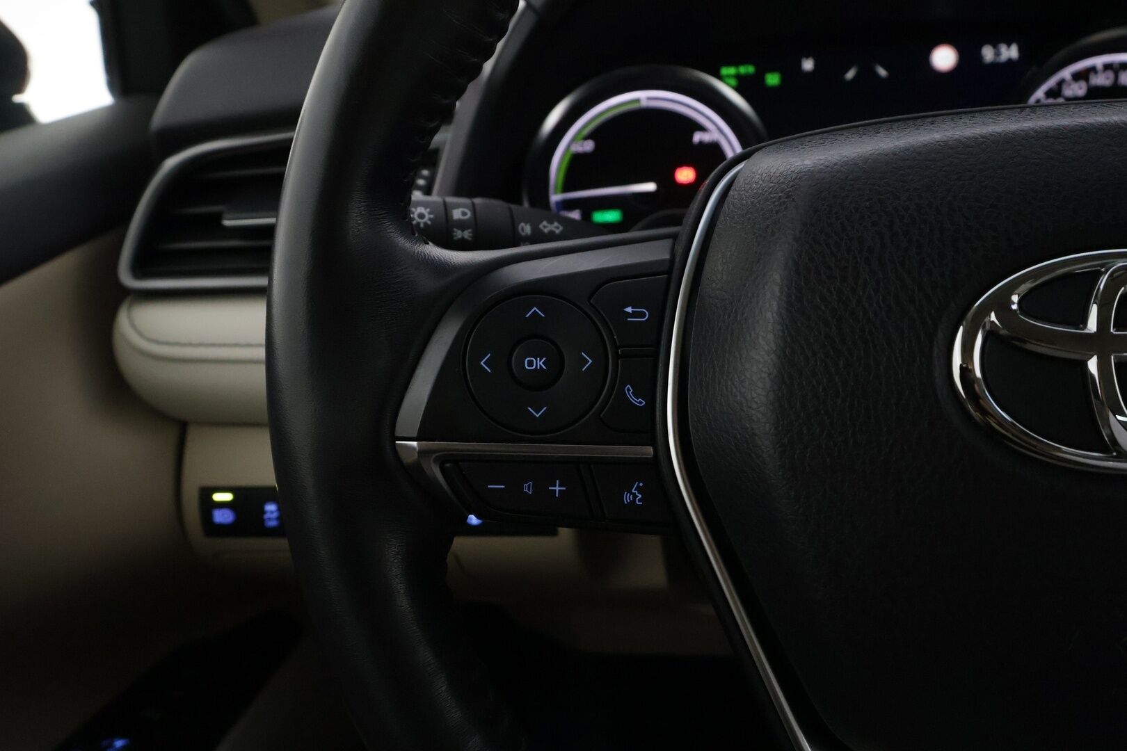 Toyota Camry 2021 2,5 Hybrid Premium - | HUD | ACC | Ilmastoitu Muistipenkki | 360 | JBL | LED | Navi | Katveavustin | Kaistavahti | Keyless | Ratinlämmitys | Facelift | 1-om Suomi-auto | Kahdet renkaat | Merkkihuollot | 