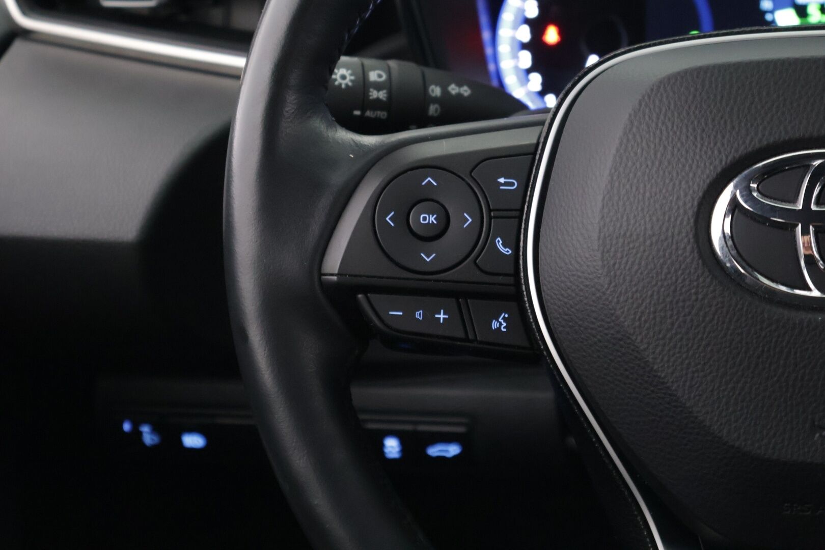 Toyota Corolla 2021 Touring Sports 2,0 Hybrid Active Edition * 2-omisteinen / Vetokoukku / Adapt.vakkari / Kaistavahti / Navi / Digimittari* - Merkkihuollettu vetokoukullinen Corolla 2.0 litraisella moottorilla! / Juuri katsastettu!