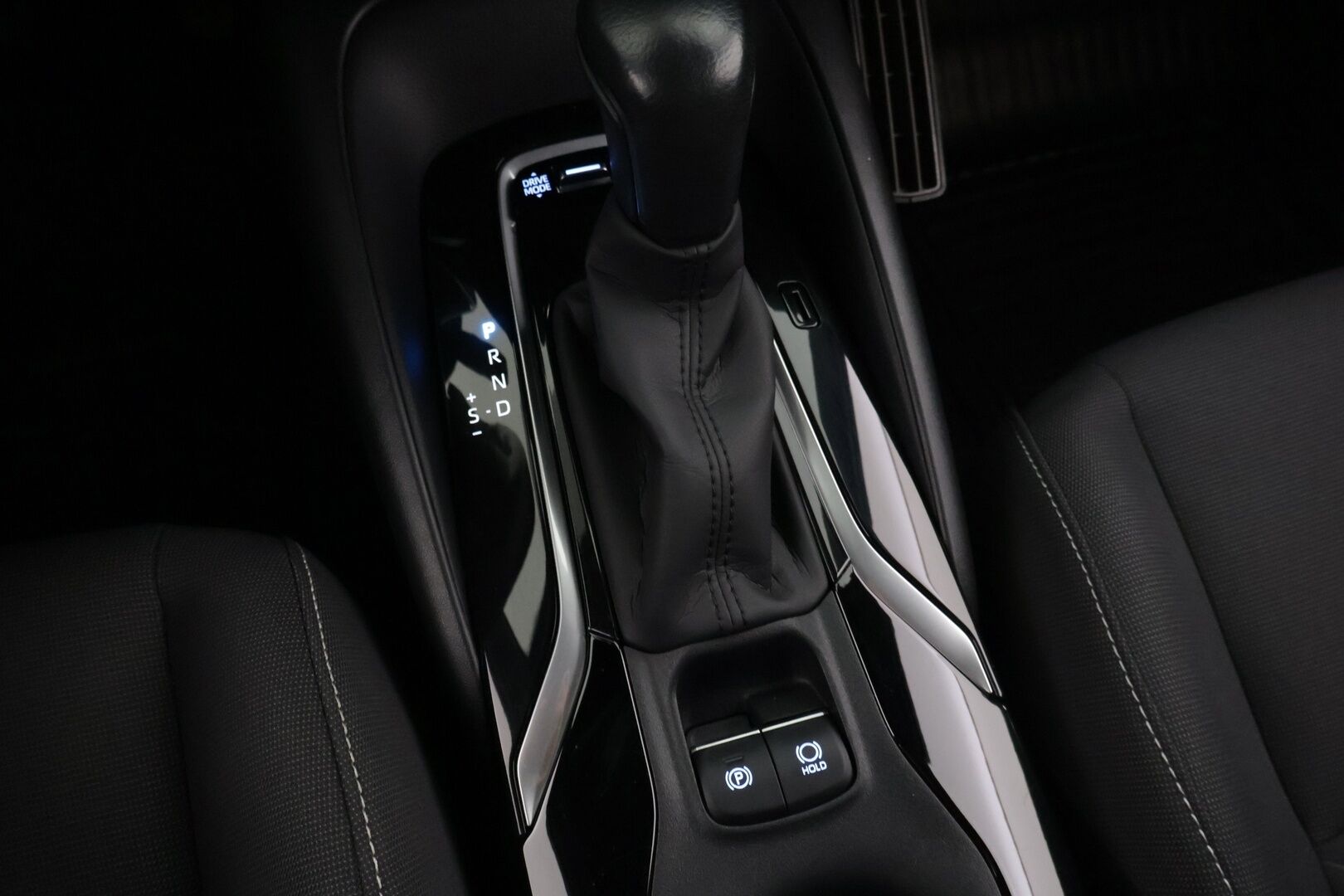 Toyota Corolla 2021 Touring Sports 2,0 Hybrid Active Edition * 2-omisteinen / Vetokoukku / Adapt.vakkari / Kaistavahti / Navi / Digimittari* - Merkkihuollettu vetokoukullinen Corolla 2.0 litraisella moottorilla! / Juuri katsastettu!