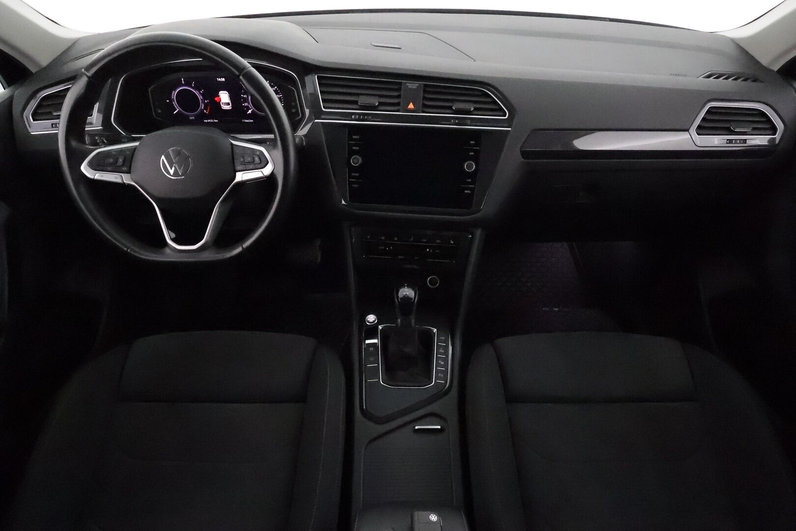 Volkswagen Tiguan 2022 Style eHybrid 180 kW DSG **ACC / IQ.Light / Koukku / Hierovat penkit / P.kamera / KeylessGo** - 1.Om Suomi-auto / Kahdet renkaat aluvanteilla / Merkkihuollettu