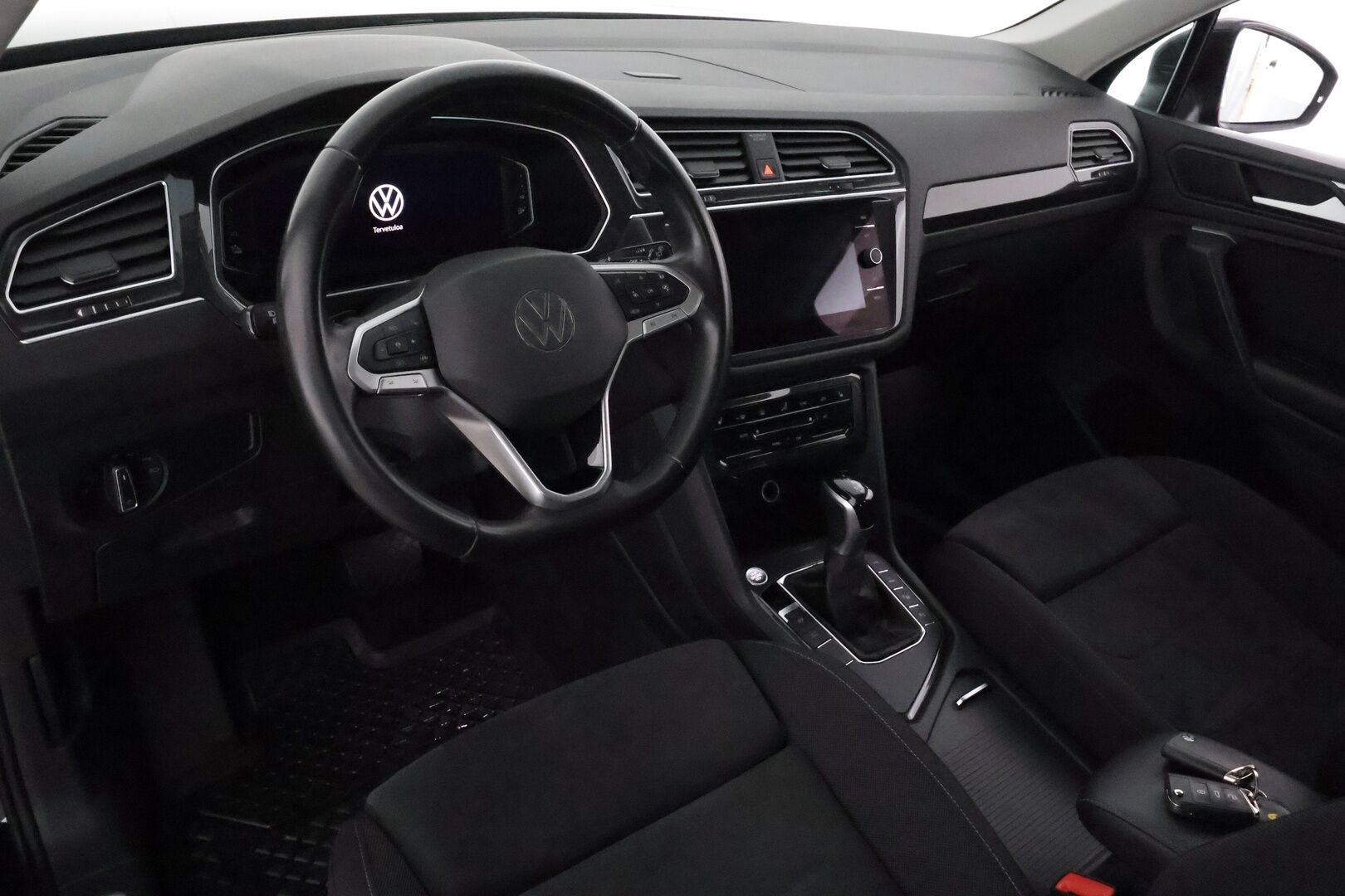 Volkswagen Tiguan 2022 Style eHybrid 180 kW DSG **ACC / IQ.Light / Koukku / Hierovat penkit / P.kamera / KeylessGo** - 1.Om Suomi-auto / Kahdet renkaat aluvanteilla / Merkkihuollettu