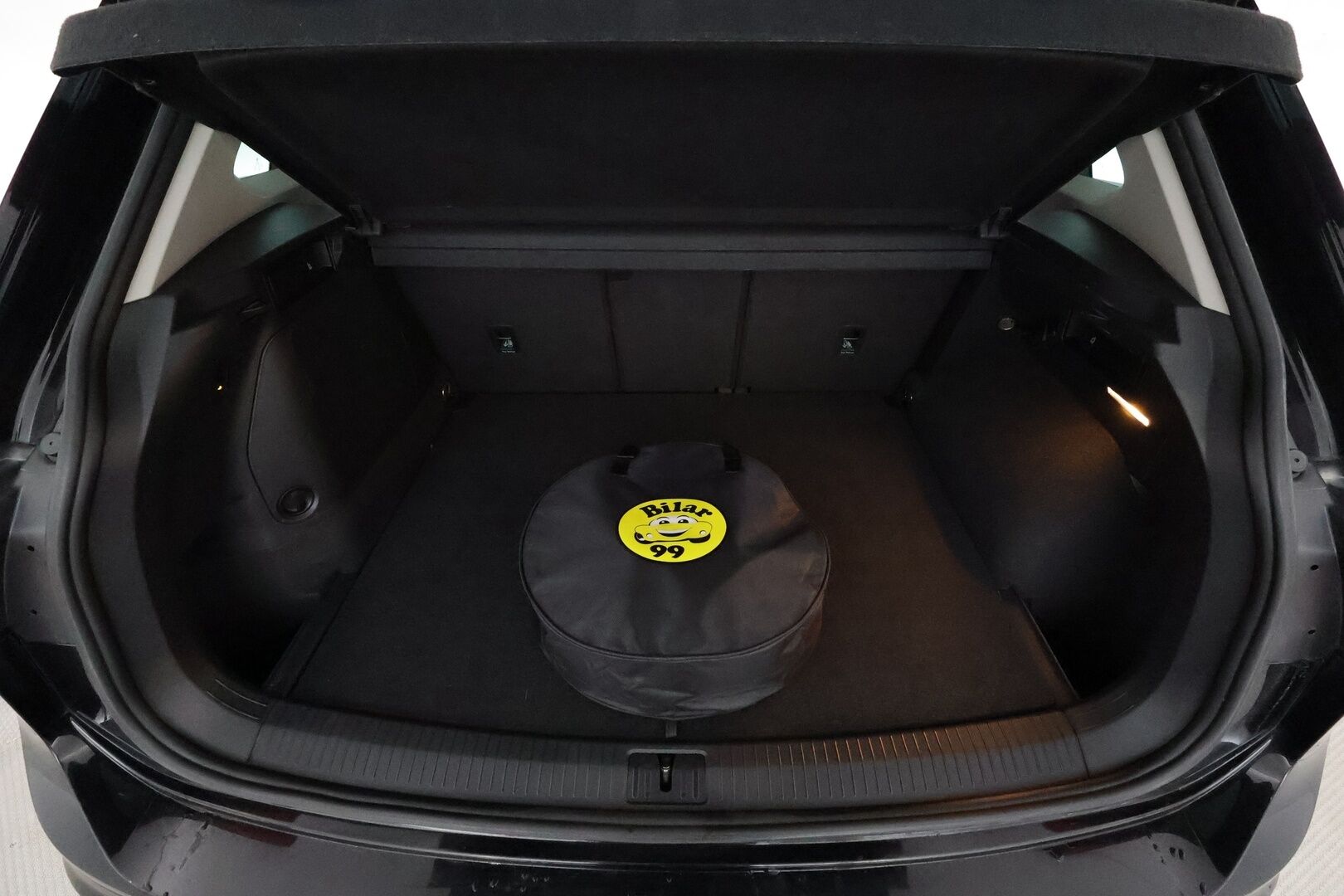 Volkswagen Tiguan 2022 Style eHybrid 180 kW DSG **ACC / IQ.Light / Koukku / Hierovat penkit / P.kamera / KeylessGo** - 1.Om Suomi-auto / Kahdet renkaat aluvanteilla / Merkkihuollettu