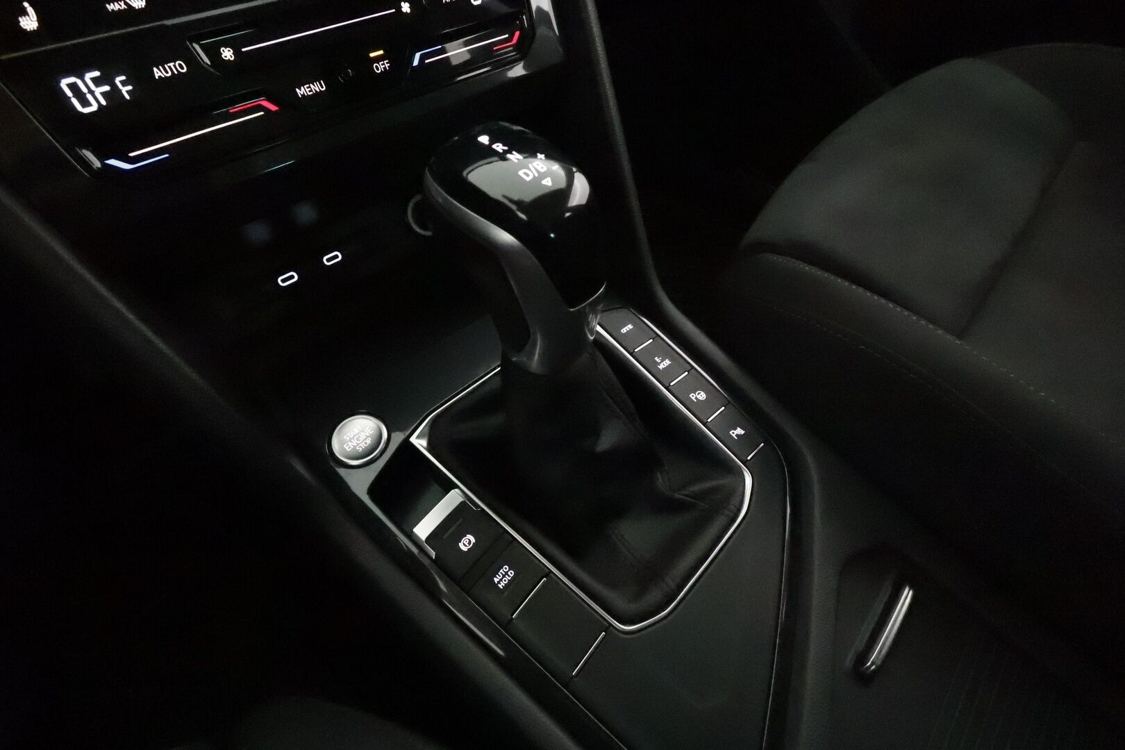 Volkswagen Tiguan 2022 Style eHybrid 180 kW DSG **ACC / IQ.Light / Koukku / Hierovat penkit / P.kamera / KeylessGo** - 1.Om Suomi-auto / Kahdet renkaat aluvanteilla / Merkkihuollettu