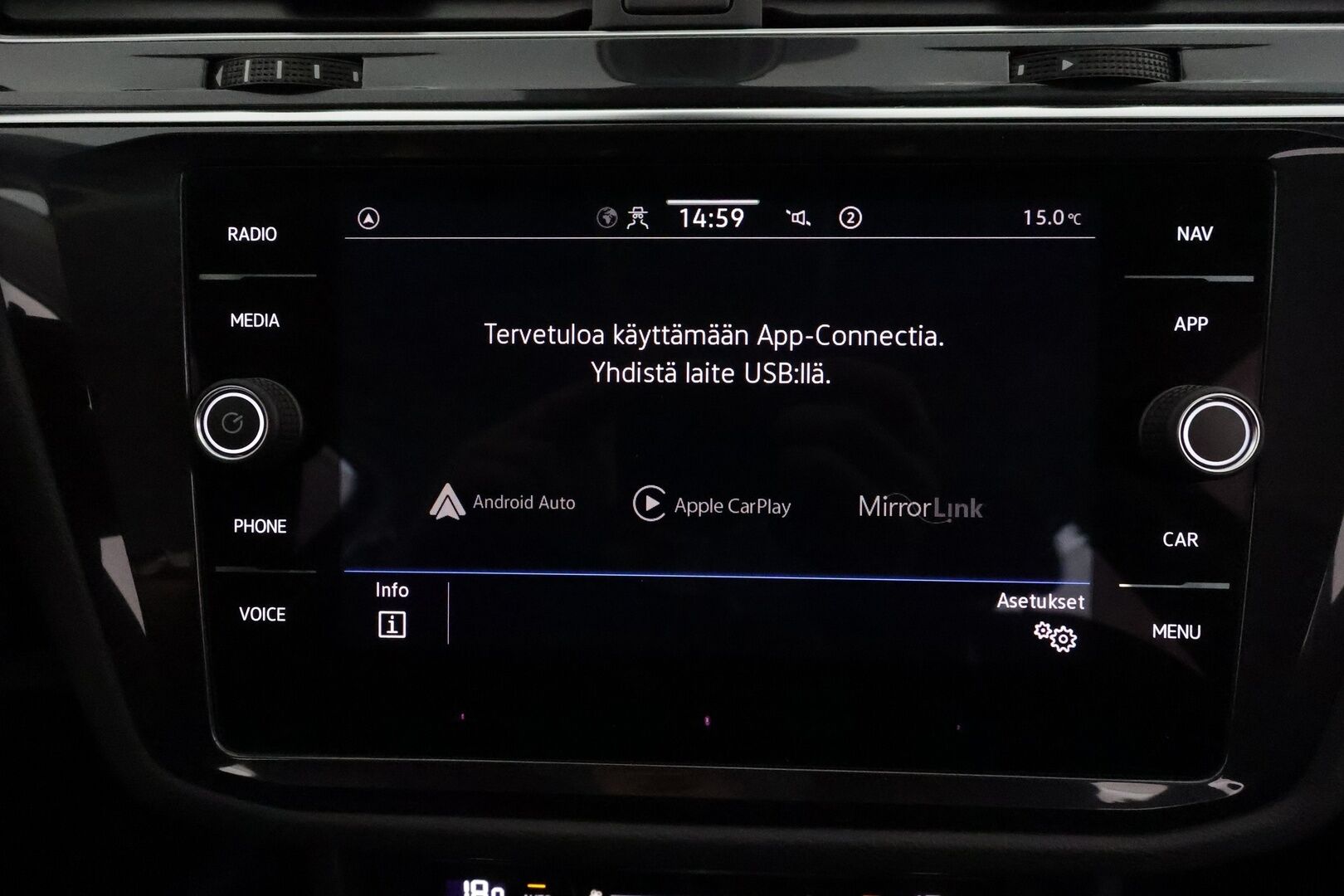 Volkswagen Tiguan 2022 Style eHybrid 180 kW DSG **ACC / IQ.Light / Koukku / Hierovat penkit / P.kamera / KeylessGo** - 1.Om Suomi-auto / Kahdet renkaat aluvanteilla / Merkkihuollettu