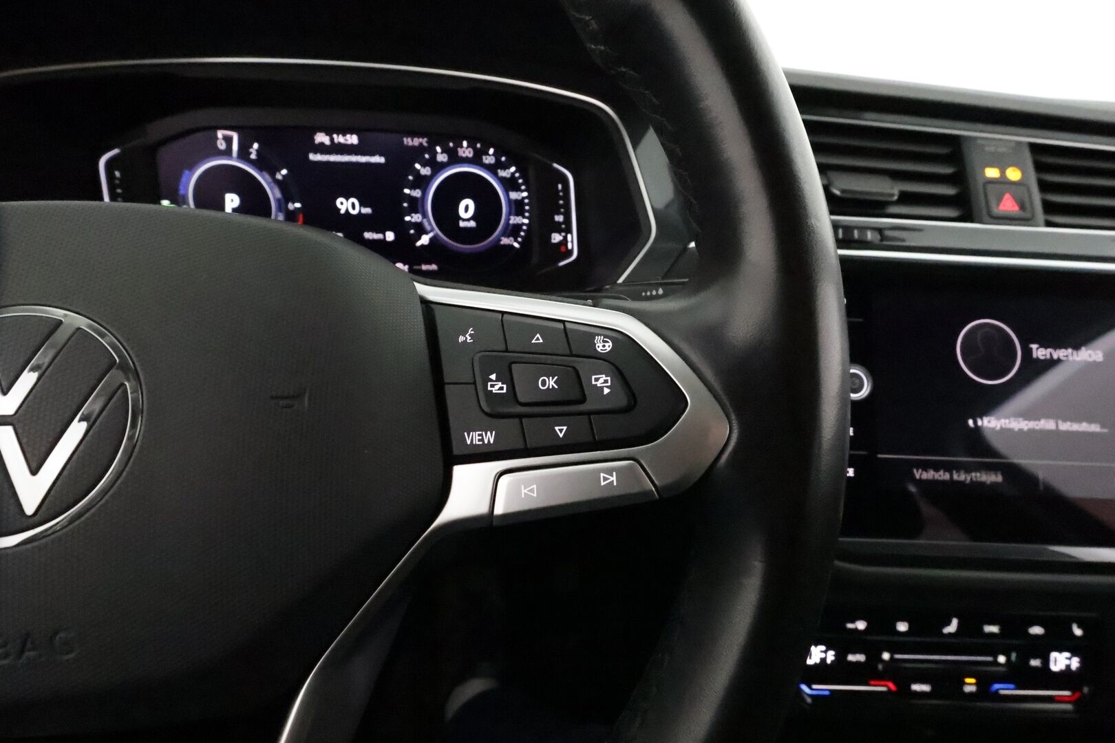 Volkswagen Tiguan 2022 Style eHybrid 180 kW DSG **ACC / IQ.Light / Koukku / Hierovat penkit / P.kamera / KeylessGo** - 1.Om Suomi-auto / Kahdet renkaat aluvanteilla / Merkkihuollettu