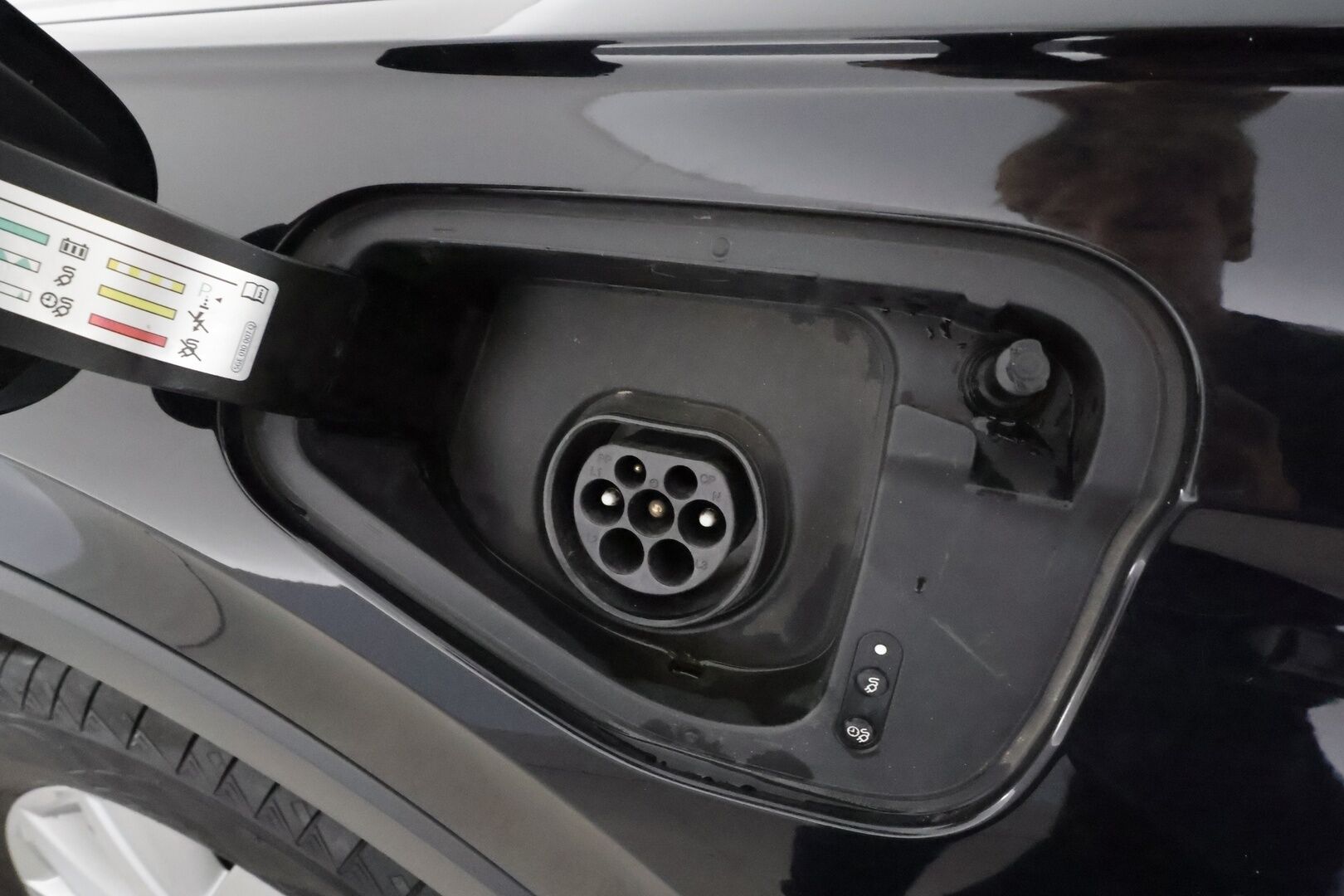 Volkswagen Tiguan 2022 Style eHybrid 180 kW DSG **ACC / IQ.Light / Koukku / Hierovat penkit / P.kamera / KeylessGo** - 1.Om Suomi-auto / Kahdet renkaat aluvanteilla / Merkkihuollettu