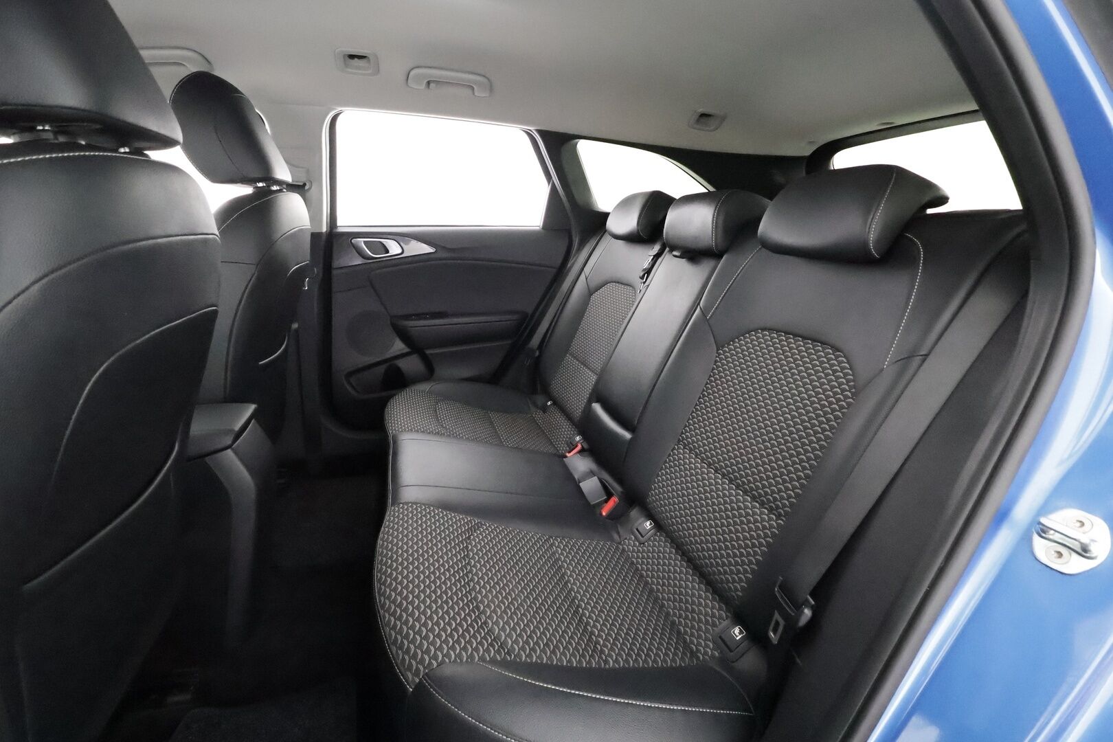 Kia Ceed 2022 1,5 T-GDI 160hv EX SW DCT - | Facelift | Koukku | LED | Puolinahat | P.kamera | Lane Assist | Navi | Lämm. ratti | Lohko+sisälämmitin | Apple & Android | 2x renkaat aluin | 