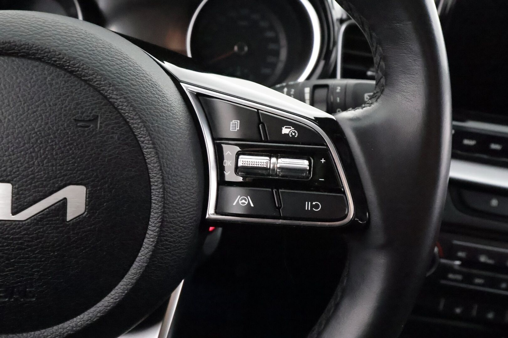 Kia Ceed 2022 1,5 T-GDI 160hv EX SW DCT - | Facelift | Koukku | LED | Puolinahat | P.kamera | Lane Assist | Navi | Lämm. ratti | Lohko+sisälämmitin | Apple & Android | 2x renkaat aluin | 