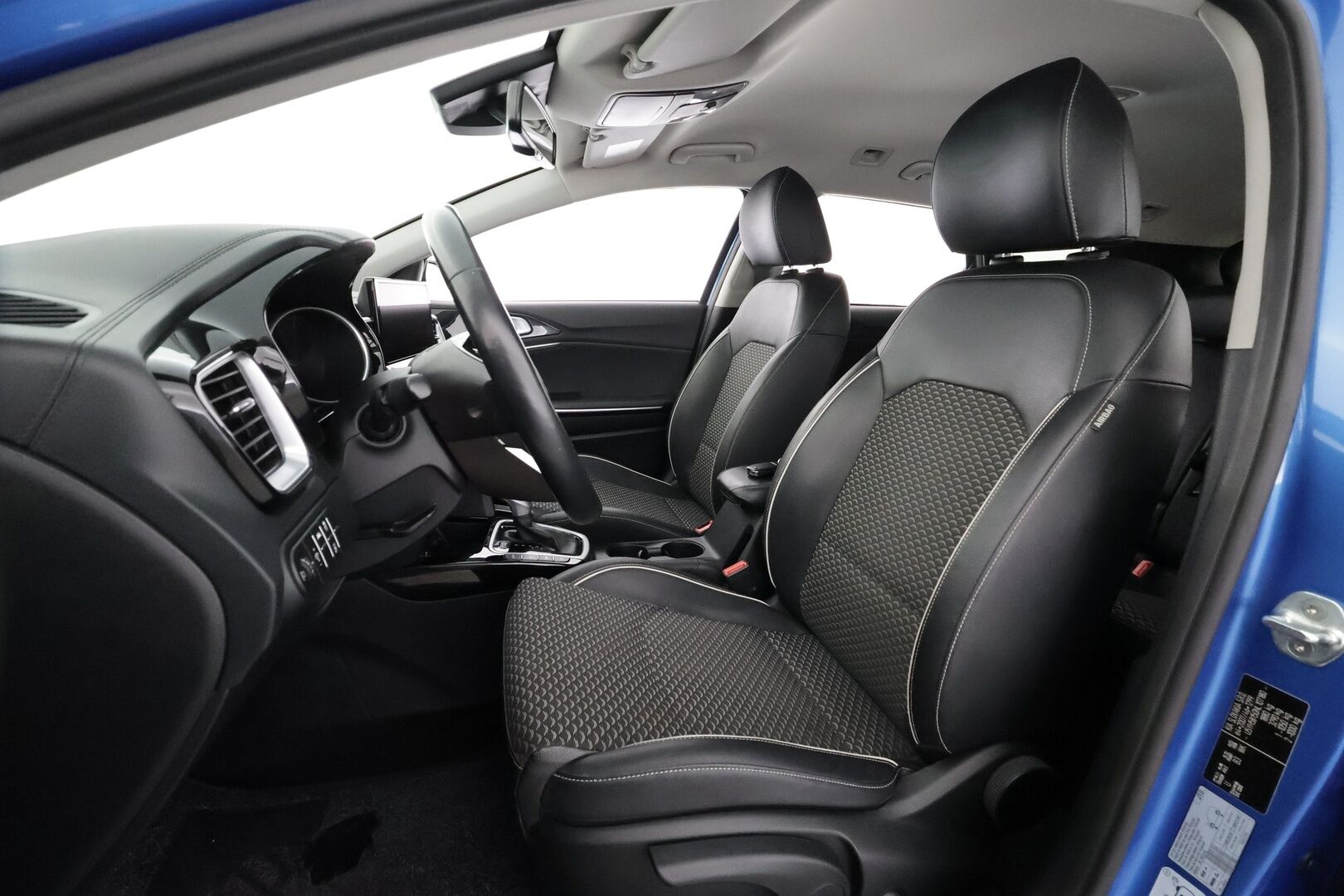 Kia Ceed 2022 1,5 T-GDI 160hv EX SW DCT - | Facelift | Koukku | LED | Puolinahat | P.kamera | Lane Assist | Navi | Lämm. ratti | Lohko+sisälämmitin | Apple & Android | 2x renkaat aluin | 