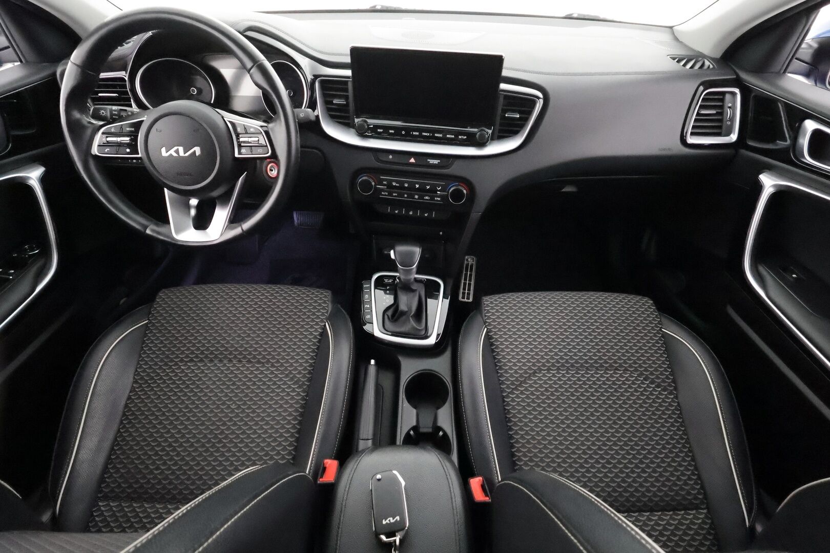 Kia Ceed 2022 1,5 T-GDI 160hv EX SW DCT - | Facelift | Koukku | LED | Puolinahat | P.kamera | Lane Assist | Navi | Lämm. ratti | Lohko+sisälämmitin | Apple & Android | 2x renkaat aluin | 