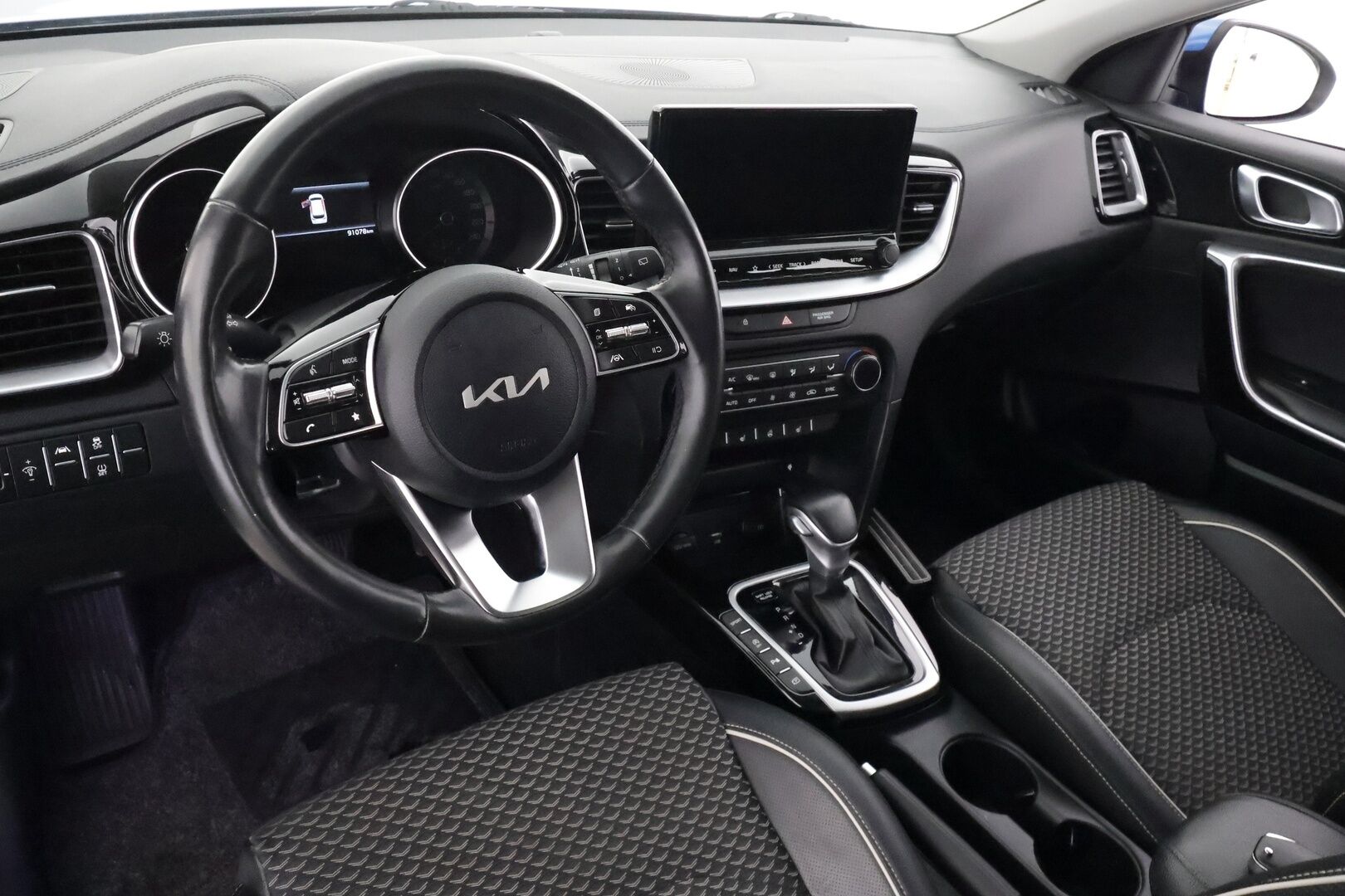 Kia Ceed 2022 1,5 T-GDI 160hv EX SW DCT - | Facelift | Koukku | LED | Puolinahat | P.kamera | Lane Assist | Navi | Lämm. ratti | Lohko+sisälämmitin | Apple & Android | 2x renkaat aluin | 