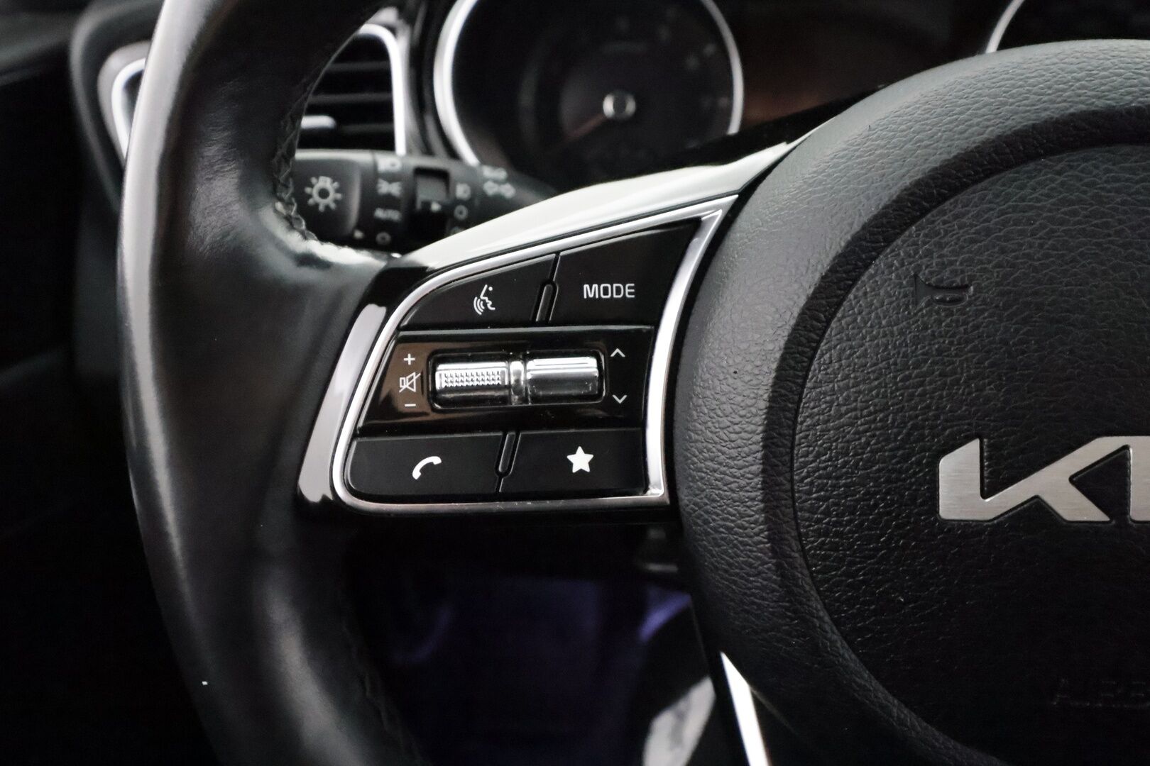 Kia Ceed 2022 1,5 T-GDI 160hv EX SW DCT - | Facelift | Koukku | LED | Puolinahat | P.kamera | Lane Assist | Navi | Lämm. ratti | Lohko+sisälämmitin | Apple & Android | 2x renkaat aluin | 