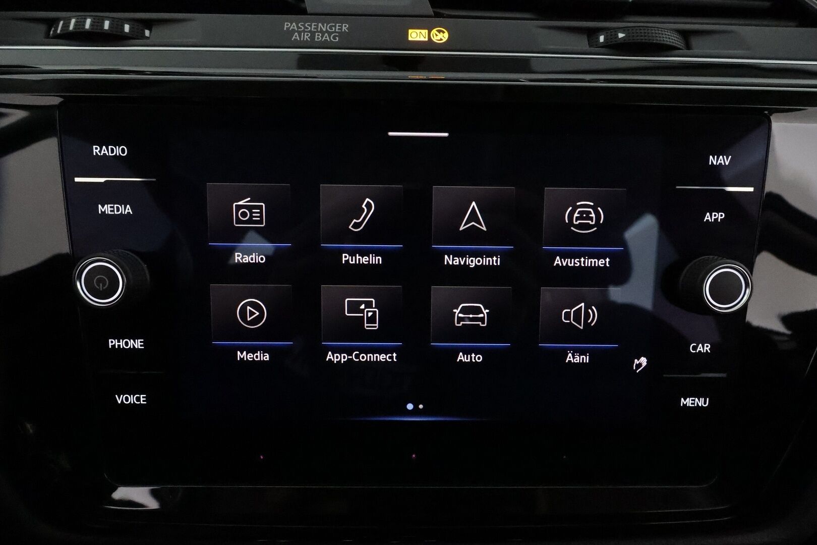 Volkswagen Touran 2021 Highline 2,0 TDI SCR 110 kW DSG 7-Paik *Webasto /  ACC / LED-valot / Tutkat / Navi / Digimittaristo / Apple&Android* - Suomi-auto / Kahdet Renkaat / ALV / Viimeisin huolto 7 / 25