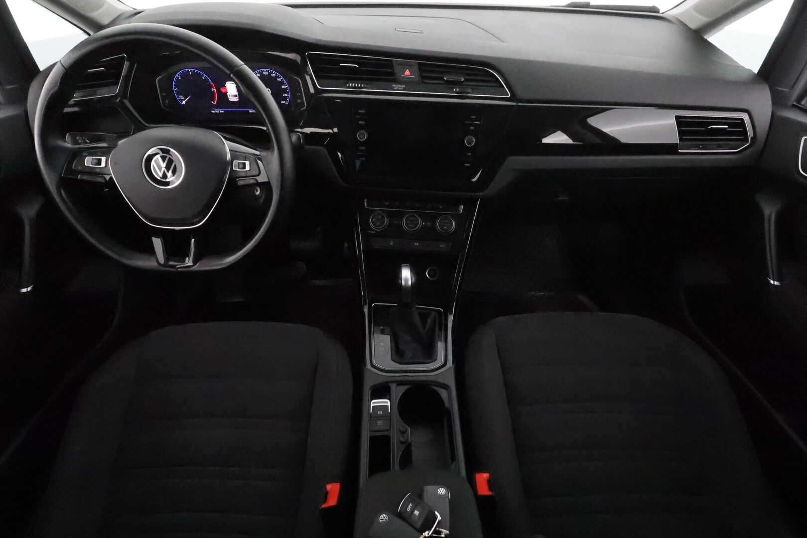 Volkswagen Touran 2021 Highline 2,0 TDI SCR 110 kW DSG 7-Paik *Webasto /  ACC / LED-valot / Tutkat / Navi / Digimittaristo / Apple&Android* - Suomi-auto / Kahdet Renkaat / ALV / Viimeisin huolto 7 / 25