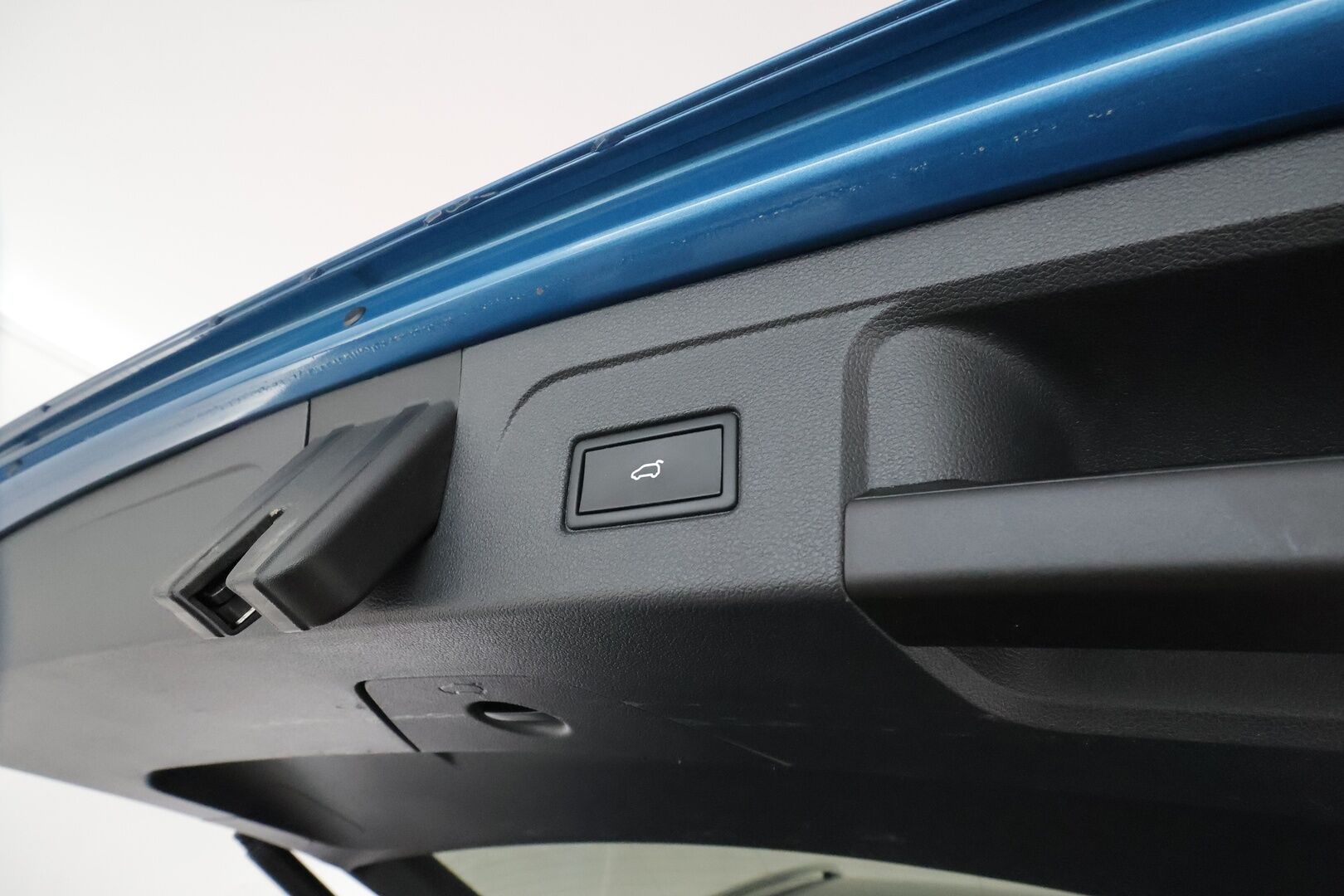 Volkswagen Touran 2021 Highline 2,0 TDI SCR 110 kW DSG 7-Paik *Webasto /  ACC / LED-valot / Tutkat / Navi / Digimittaristo / Apple&Android* - KATSO KAMPANJAHINTA! / Suomi-auto / Kahdet Renkaat / ALV / Viimeisin huolto 7 / 25 - HULLUT JOULUT KORKOTARJOUS 2,49% 