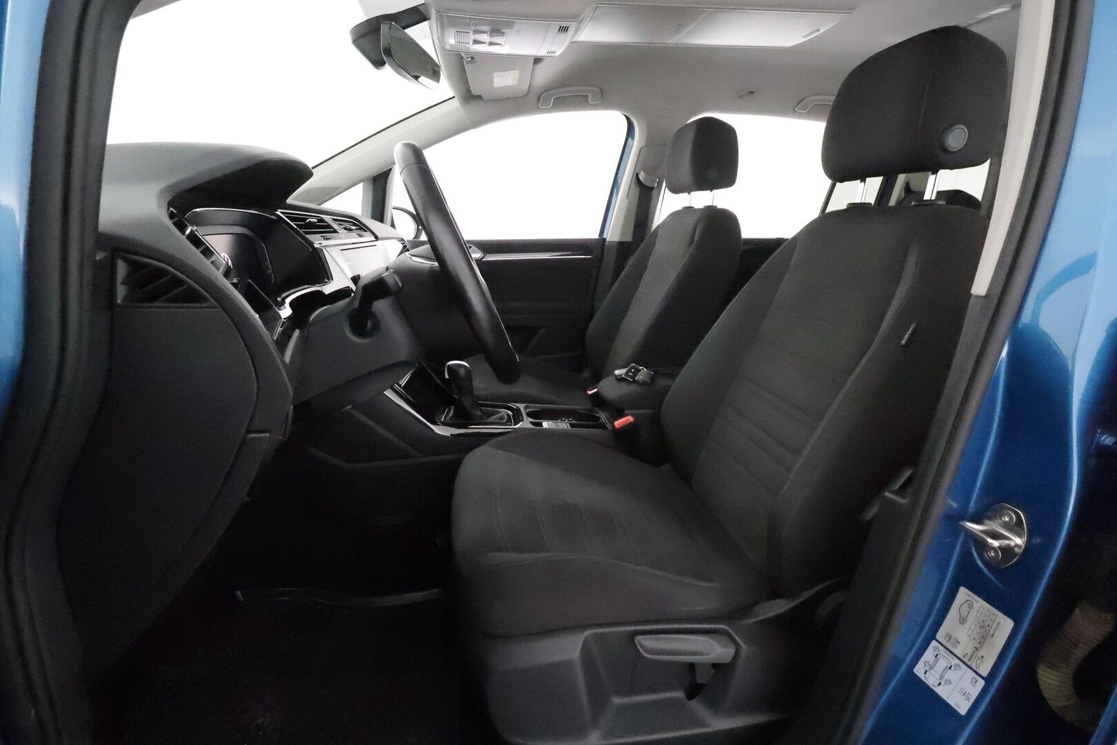 Volkswagen Touran 2021 Highline 2,0 TDI SCR 110 kW DSG 7-Paik **Webasto /  ACC / LED-valot / P.Tutkat / Navi / Digimittaristo / Apple&Android** - Suomi-auto / Kahdet Renkaat