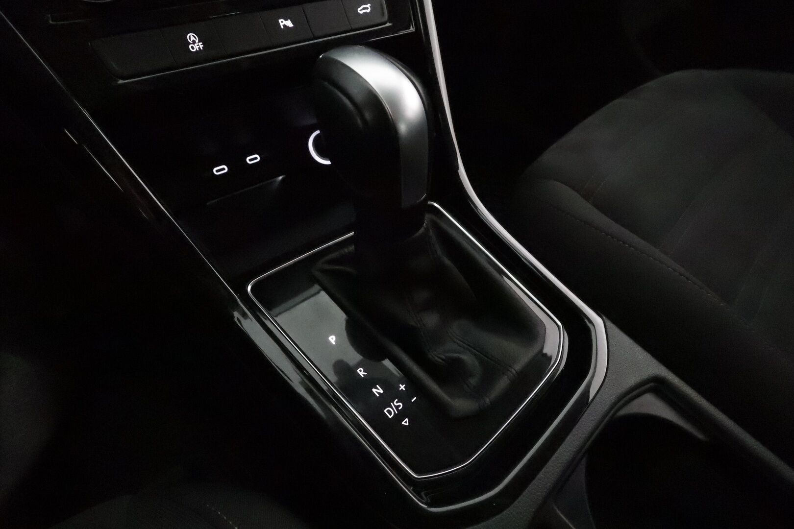 Volkswagen Touran 2021 Highline 2,0 TDI SCR 110 kW DSG 7-Paik *Webasto /  ACC / LED-valot / Tutkat / Navi / Digimittaristo / Apple&Android* - KATSO KAMPANJAHINTA! / Suomi-auto / Kahdet Renkaat / ALV / Viimeisin huolto 7 / 25 - HULLUT JOULUT KORKOTARJOUS 2,49% 