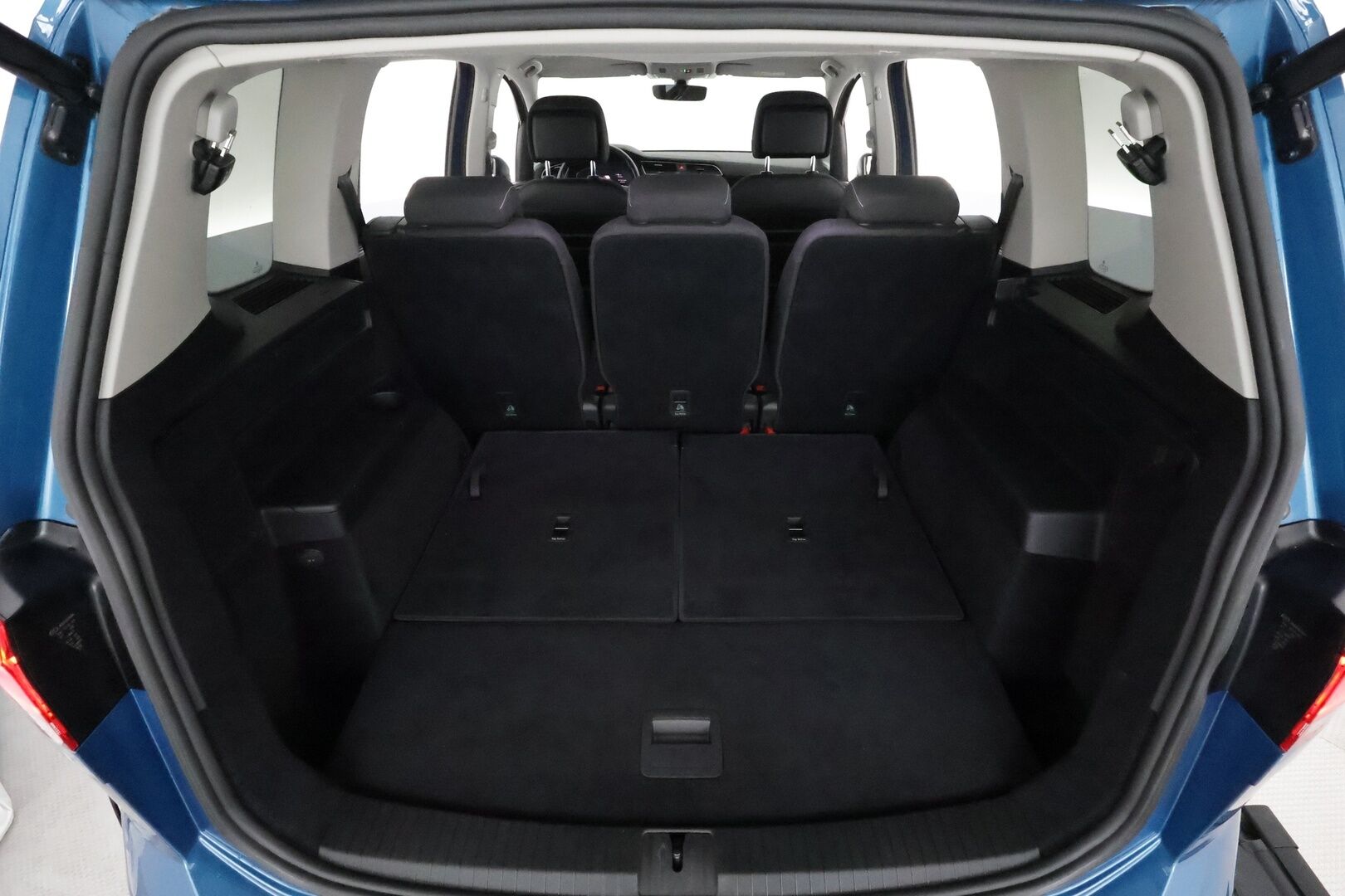 Volkswagen Touran 2021 Highline 2,0 TDI SCR 110 kW DSG 7-Paik **Webasto /  ACC / LED-valot / P.Tutkat / Navi / Digimittaristo / Apple&Android** - Suomi-auto / Kahdet Renkaat