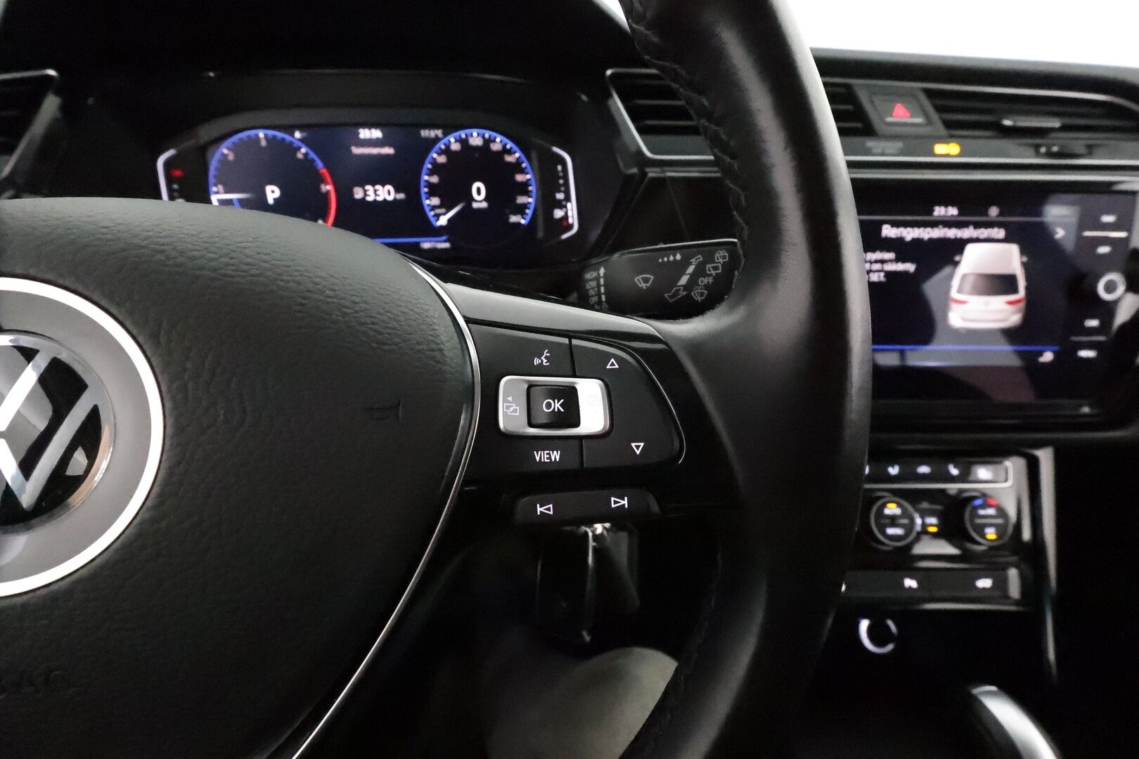 Volkswagen Touran 2021 Highline 2,0 TDI SCR 110 kW DSG 7-Paik *Webasto /  ACC / LED-valot / Tutkat / Navi / Digimittaristo / Apple&Android* - KATSO KAMPANJAHINTA! / Suomi-auto / Kahdet Renkaat / ALV / Viimeisin huolto 7 / 25 - HULLUT JOULUT KORKOTARJOUS 2,49% 