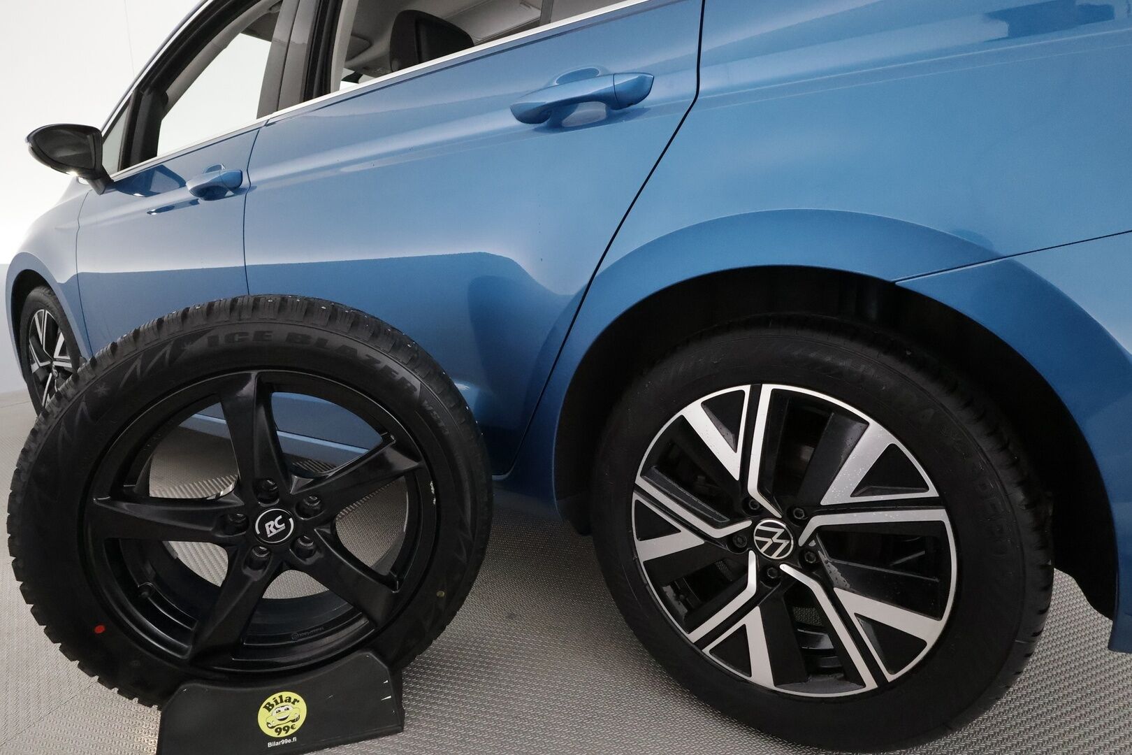 Volkswagen Touran 2021 Highline 2,0 TDI SCR 110 kW DSG 7-Paik **Webasto /  ACC / LED-valot / P.Tutkat / Navi / Digimittaristo / Apple&Android** - Suomi-auto / Kahdet Renkaat