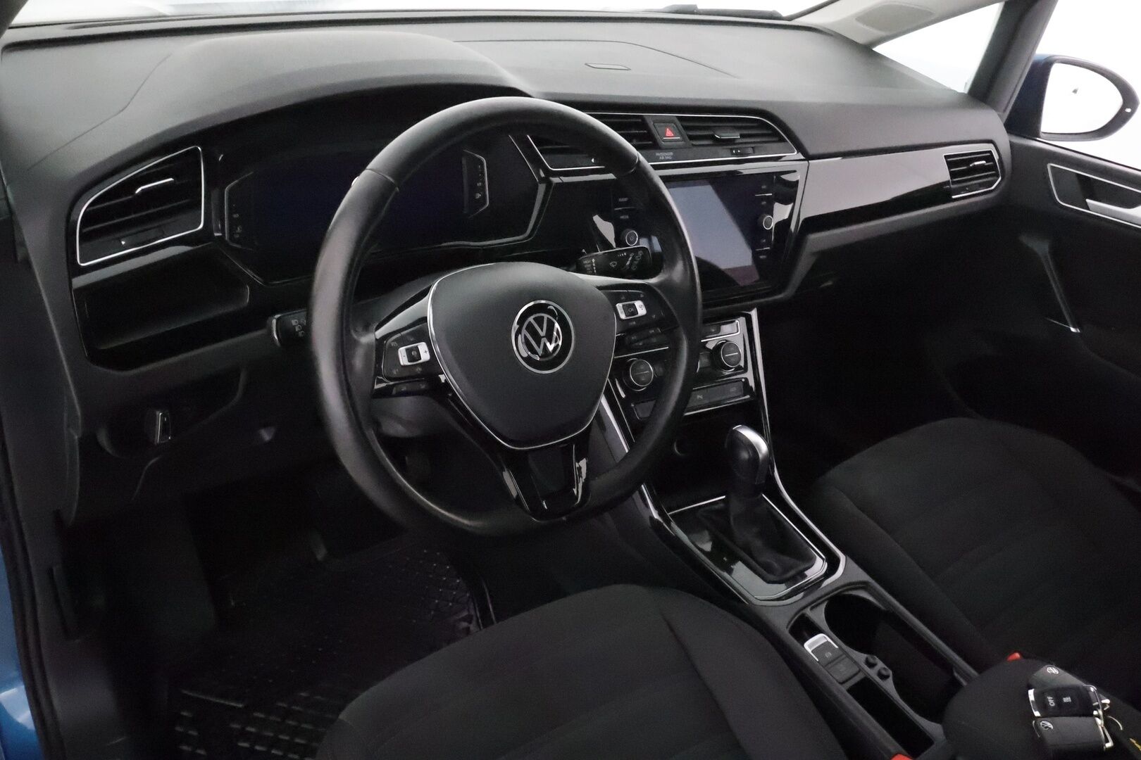 Volkswagen Touran 2021 Highline 2,0 TDI SCR 110 kW DSG 7-Paik **Webasto /  ACC / LED-valot / P.Tutkat / Navi / Digimittaristo / Apple&Android** - Suomi-auto / Kahdet Renkaat