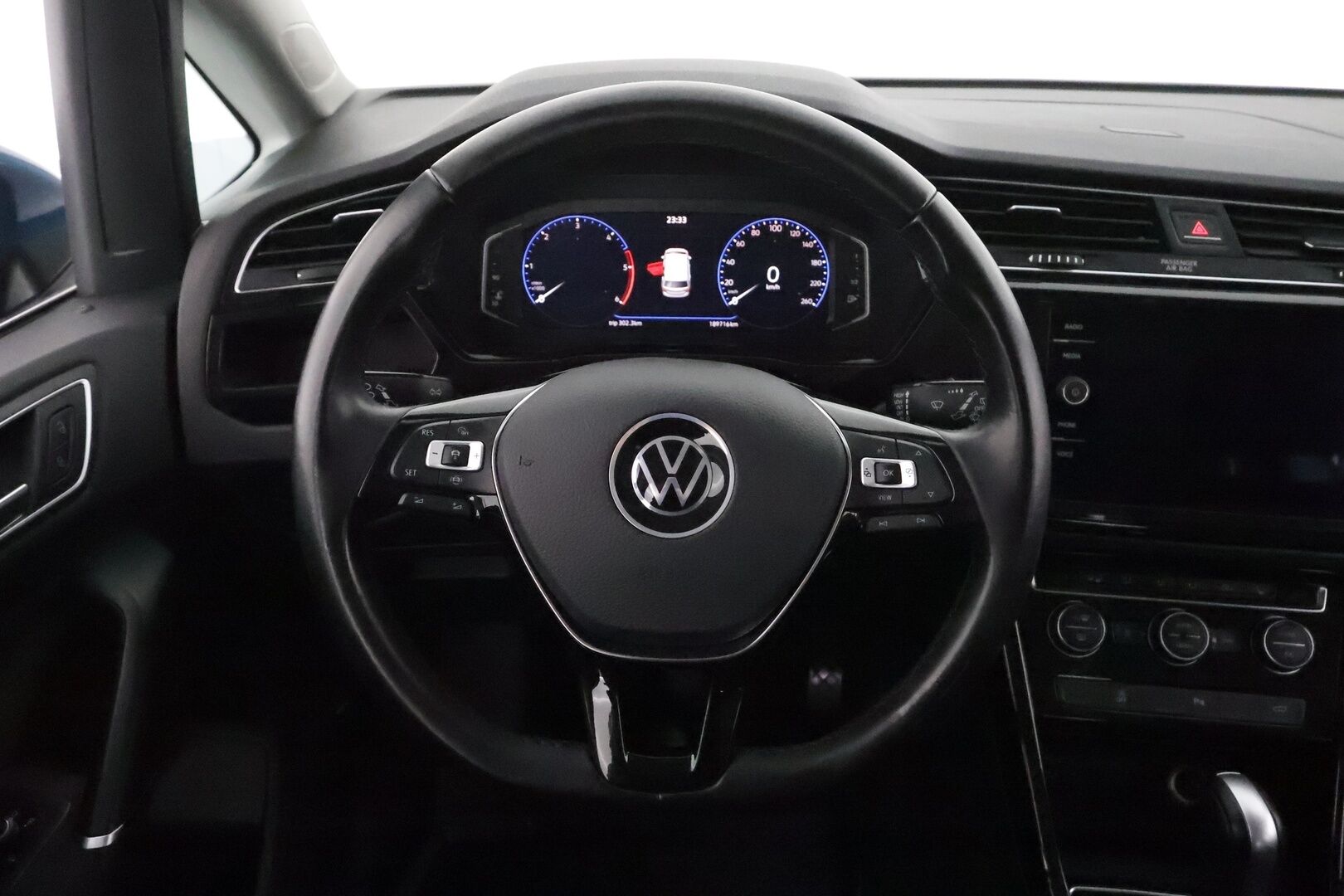 Volkswagen Touran 2021 Highline 2,0 TDI SCR 110 kW DSG 7-Paik **Webasto /  ACC / LED-valot / P.Tutkat / Navi / Digimittaristo / Apple&Android** - Suomi-auto / Kahdet Renkaat
