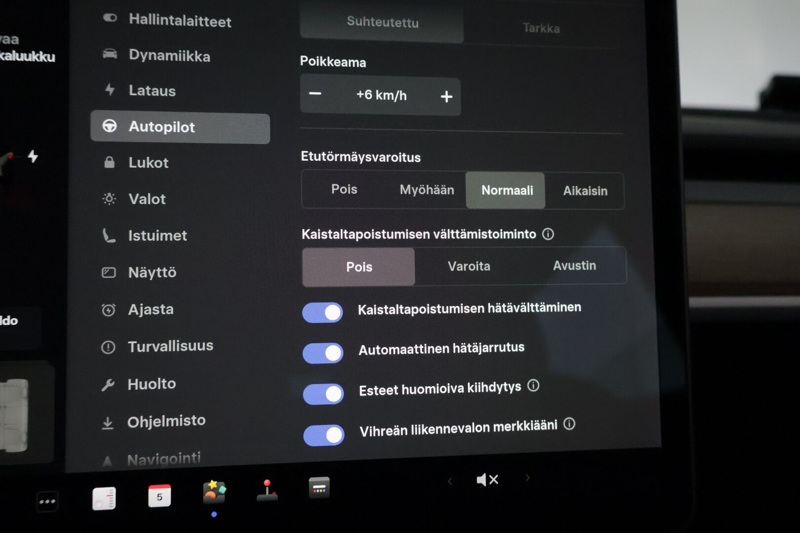 Tesla Model 3 2021 Long Range * Vetokoukku / Matrix LED / ILP / Lasikatto / Sähkökontti * - Juuri saapunut! / 2x Vanteet & Renkaat - HULLUT AVAJAISHULINAT KORKOTARJOUS 3,29 %