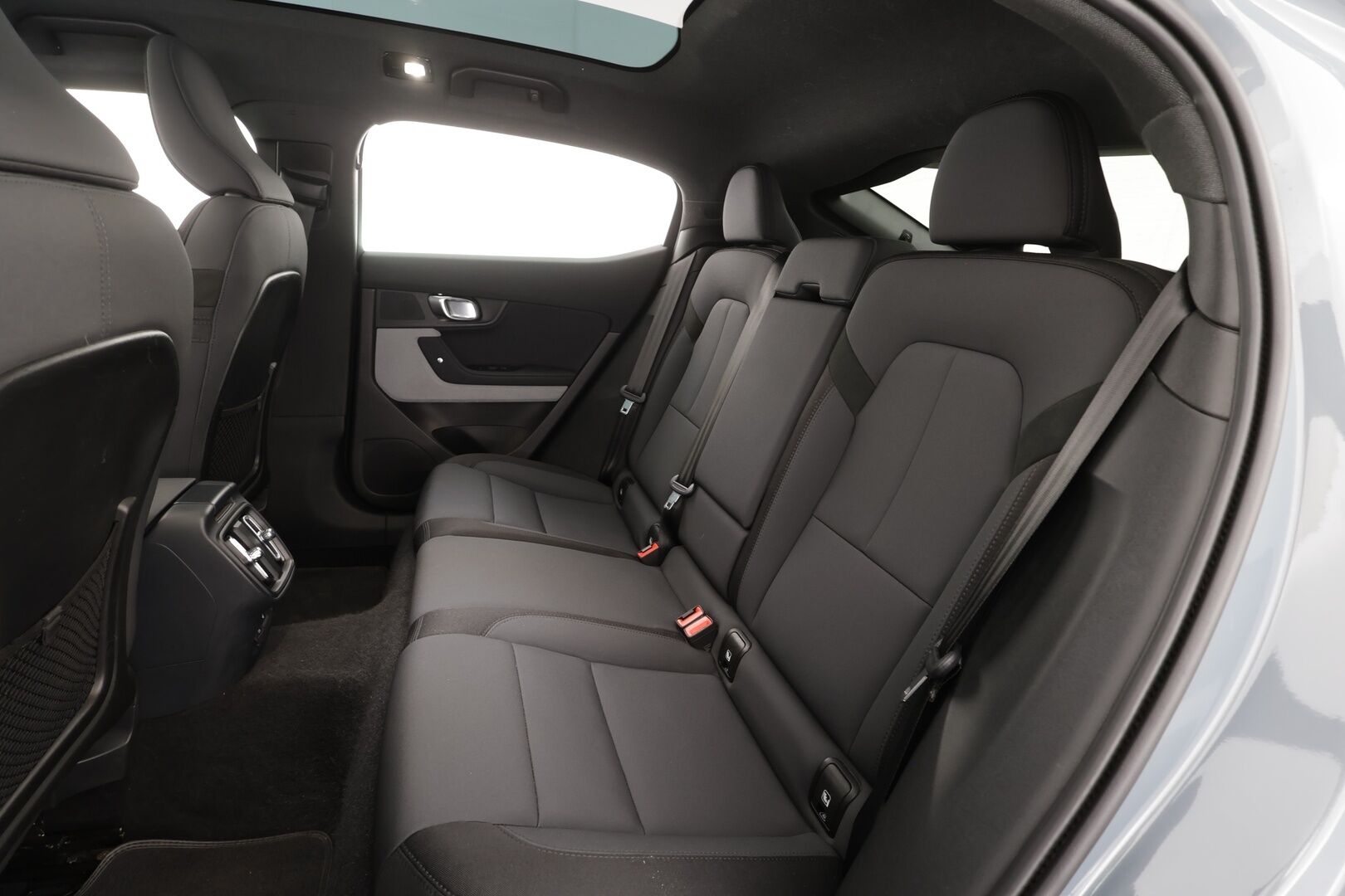 Polestar 2 2021 Launch Edition 300kW * ACC / H&K / Lasikatto / Pixel-LED / 360° / Sportpenkki Muistilla / Navi / Kaistavahti * - Akku kuntotarkastettu SoH 92% / 2x Latauskaapelit / Kahdet renkaat / Merkkihuollettu!