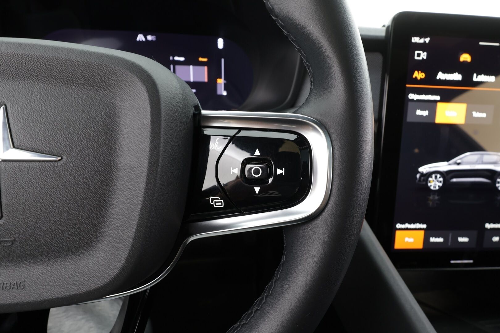 Polestar 2 2021 Launch Edition 300kW * ACC / H&K / Lasikatto / Pixel-LED / 360° / Sportpenkki Muistilla / Navi / Kaistavahti * - Akku kuntotarkastettu SoH 92% / 2x Latauskaapelit / Kahdet renkaat / Merkkihuollettu!