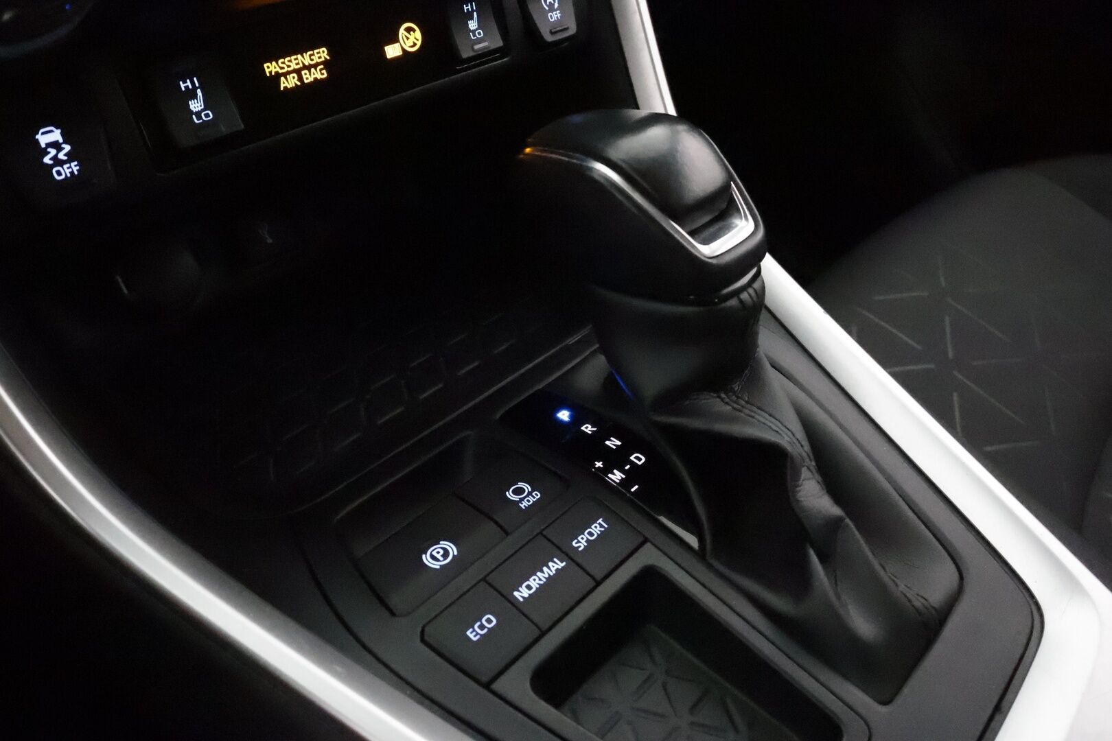 Toyota RAV4 2022 2,0 VVT-iE Active Multidrive S **Adapt.vakkari / P.kamera / Navi / Ratinlämmitin / KeylessGo / Sähköluukku / LED** - 3,99 % KORKOTARJOUS TÄHÄN AUTOON - Suomi-auto / Merkkihuollettu / Kahdet renkaat aluvanteilla / Tuulilasin lämmitin